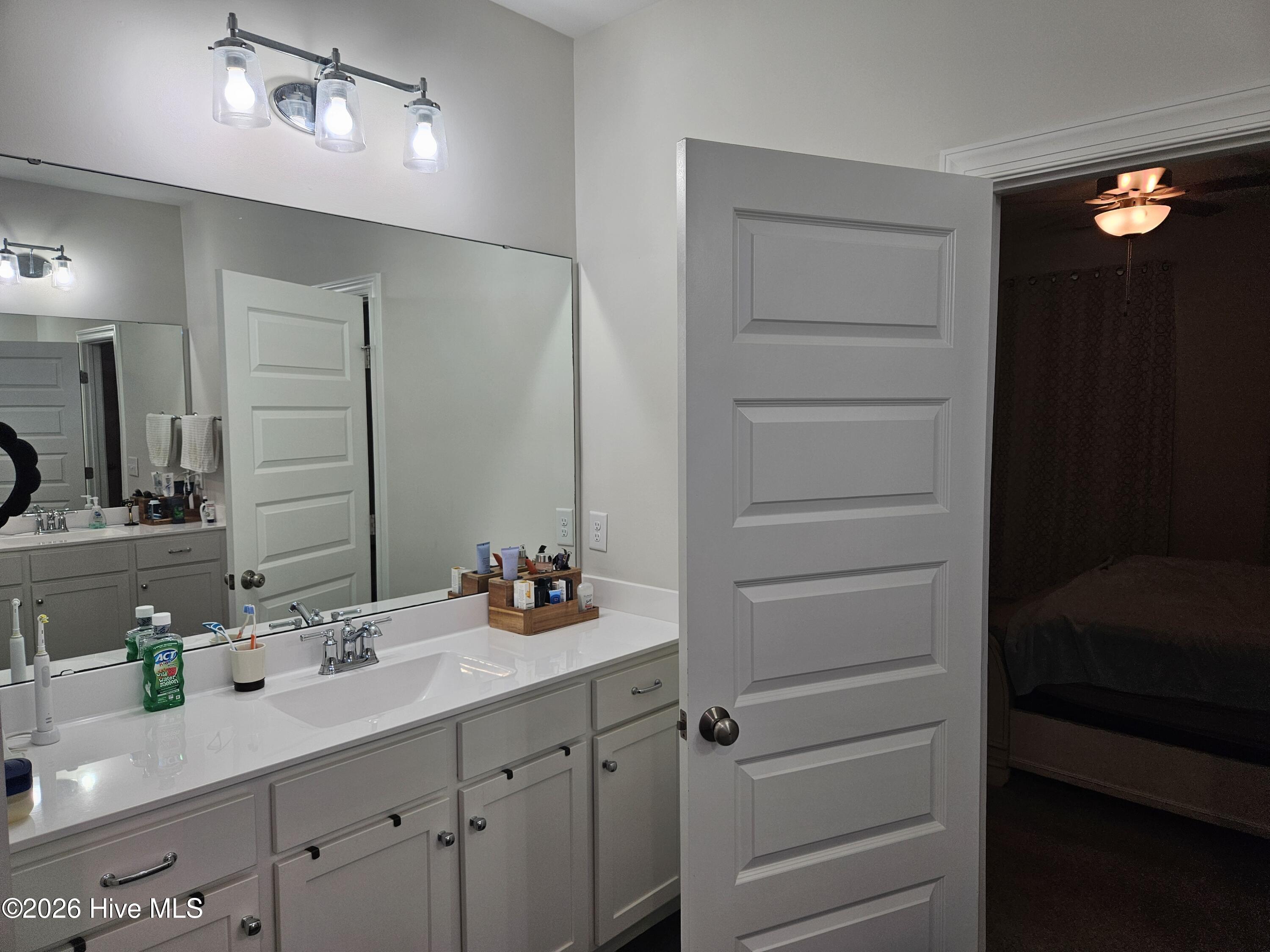 100569163 | Photo 15