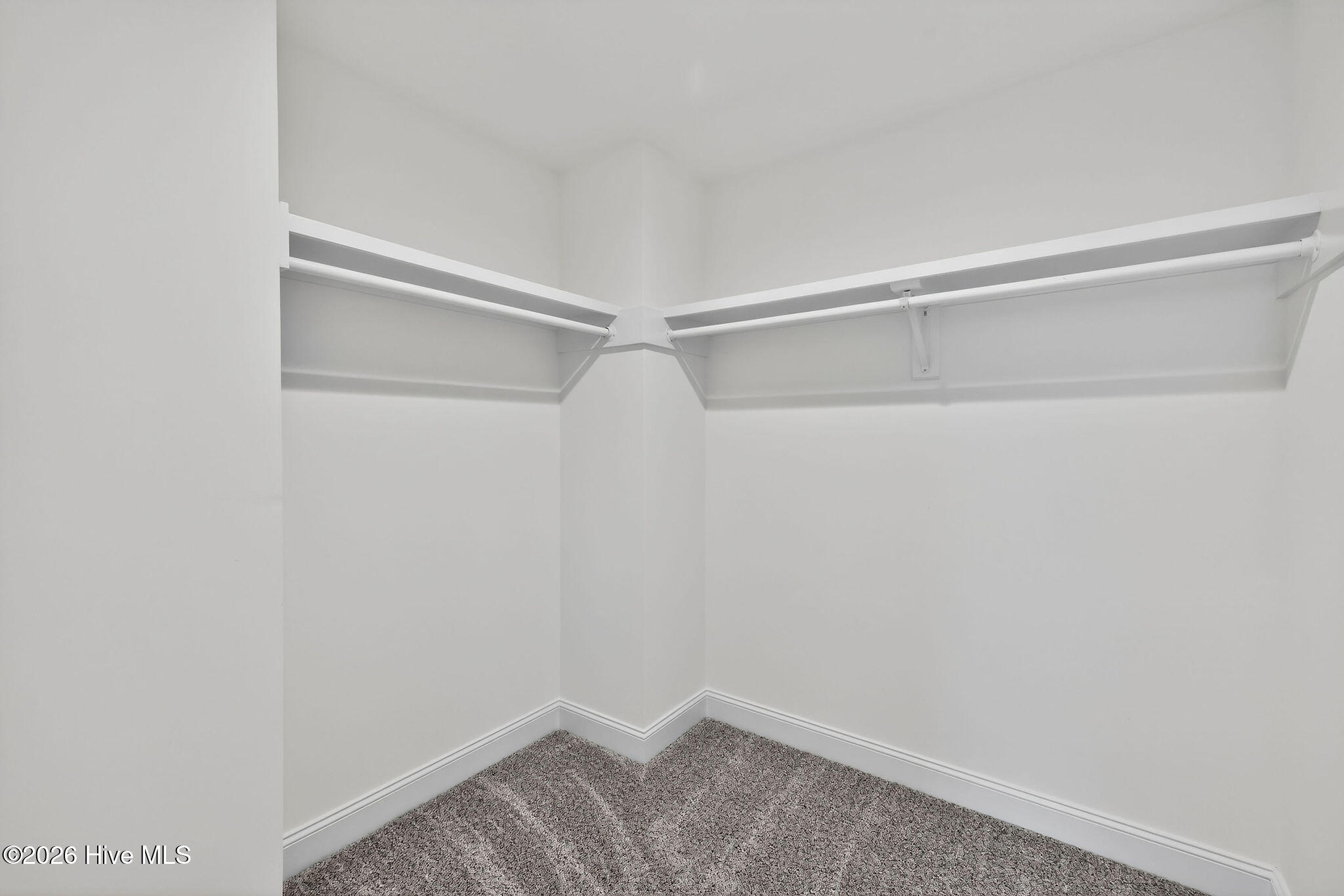 100548274 | Photo 21