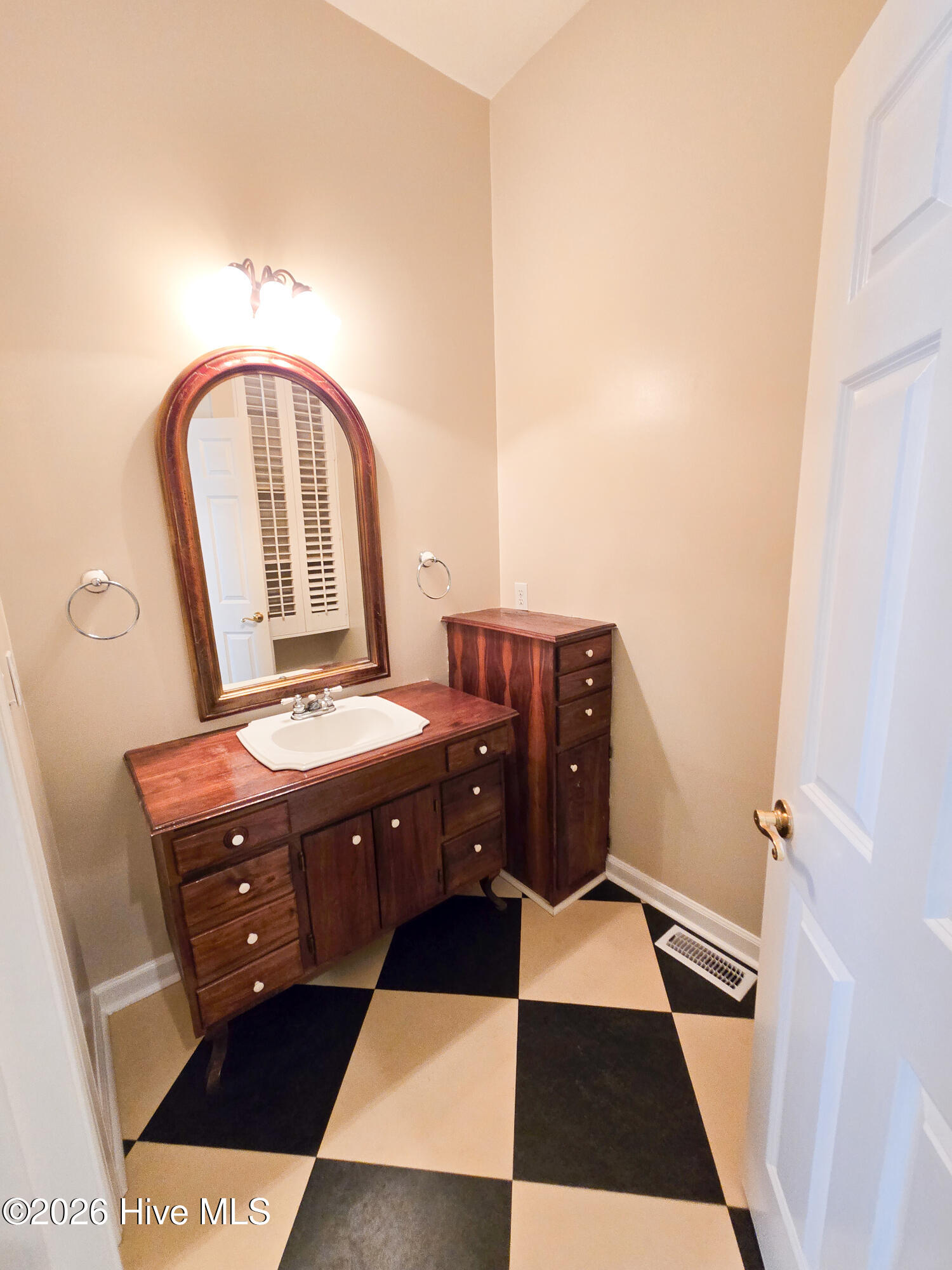 100558924 | Photo 37