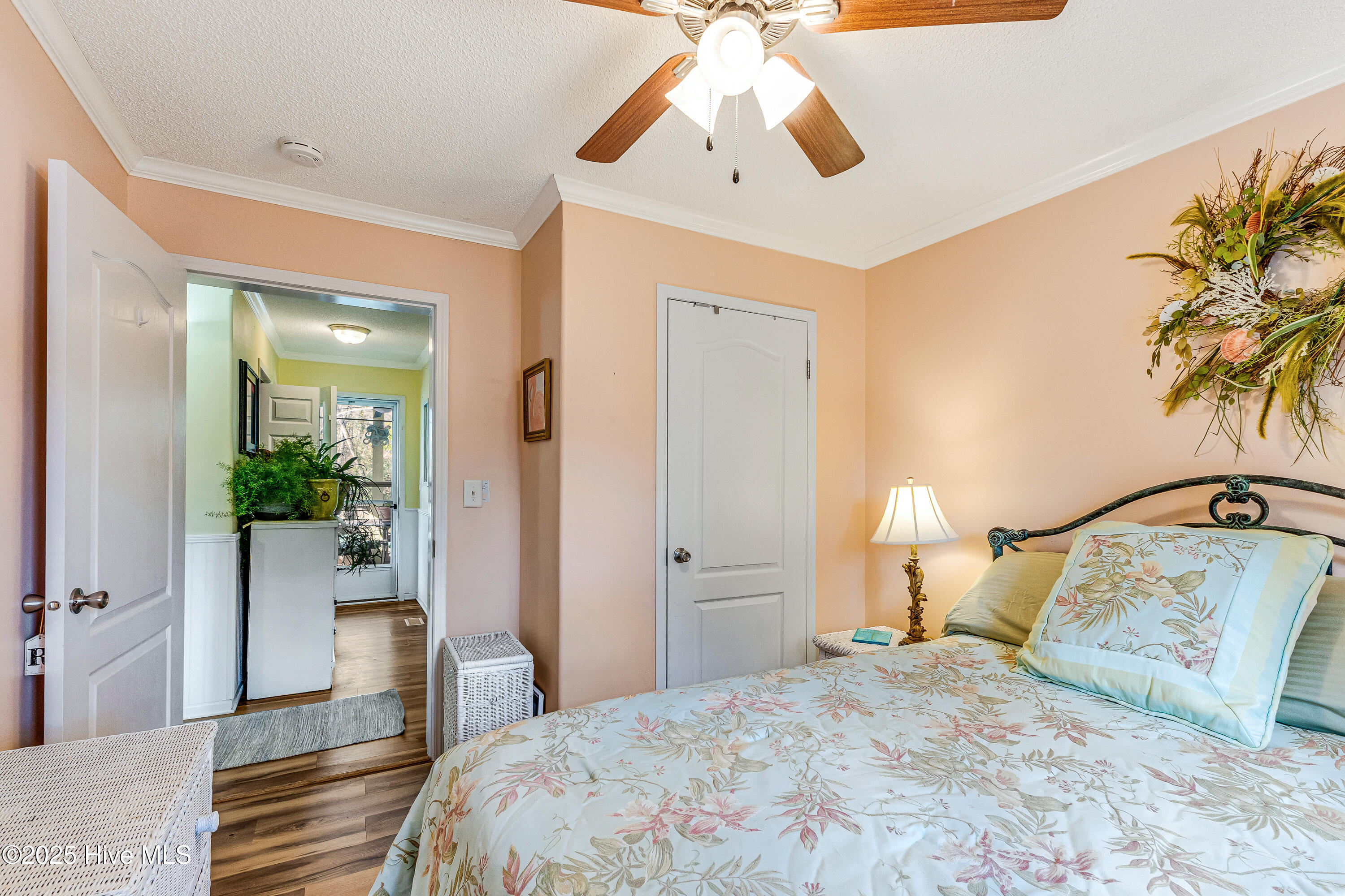 100543271 | Photo 24