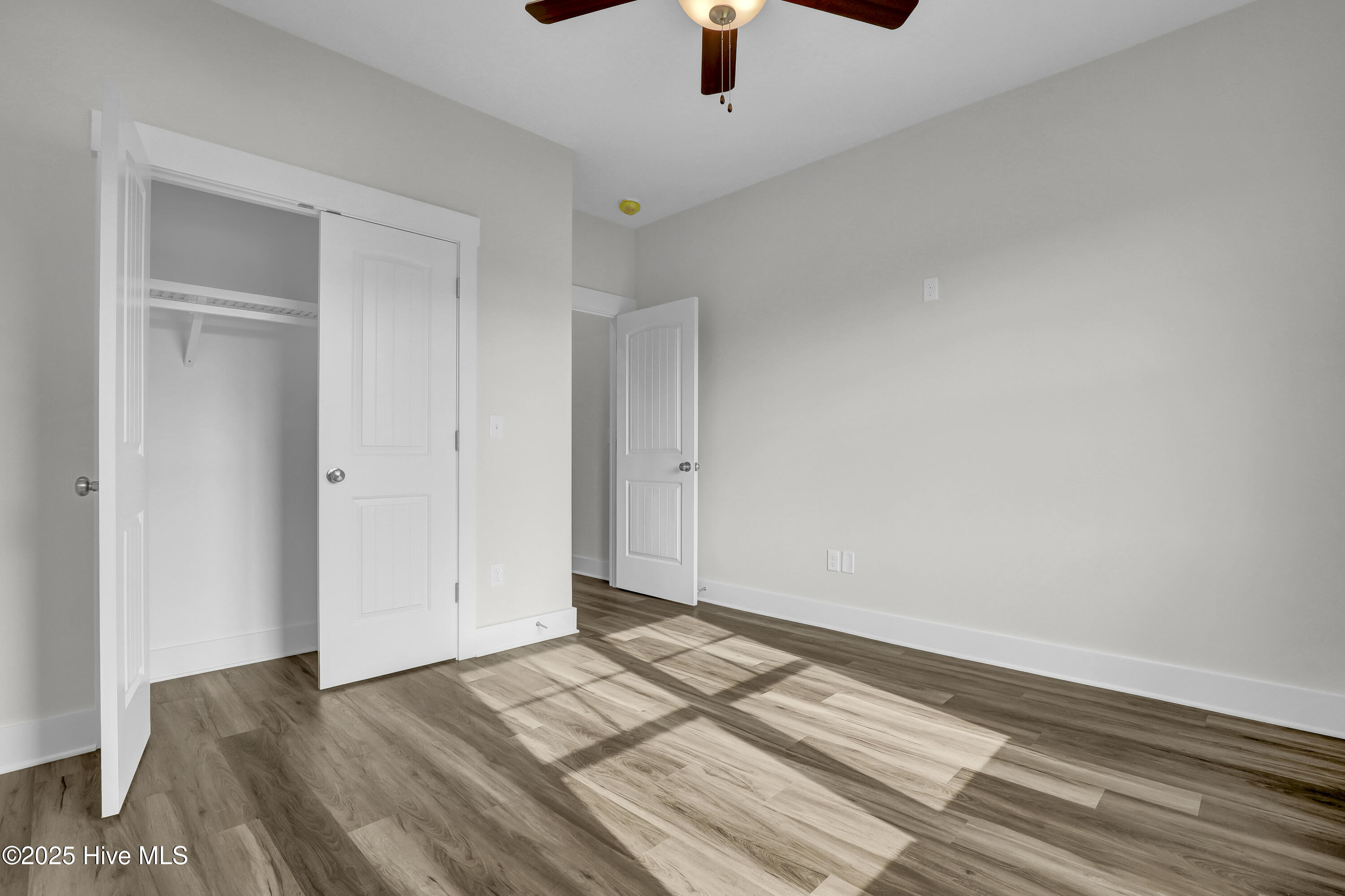 100485435 | Photo 15