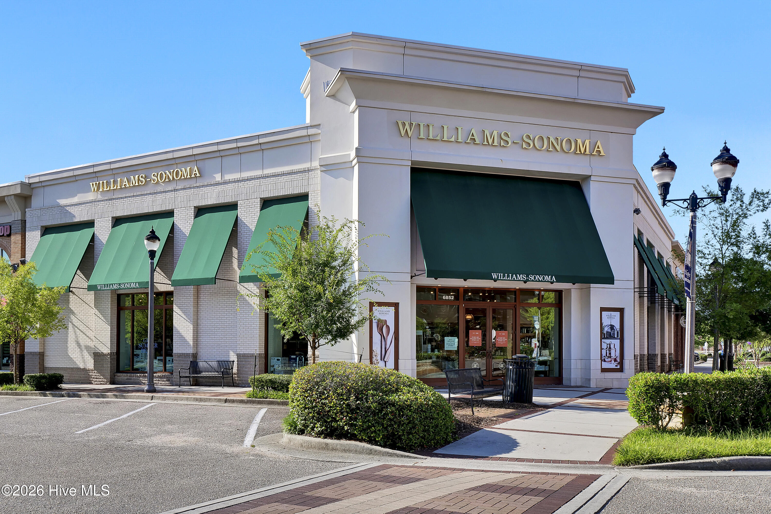 100558584 | Photo 35