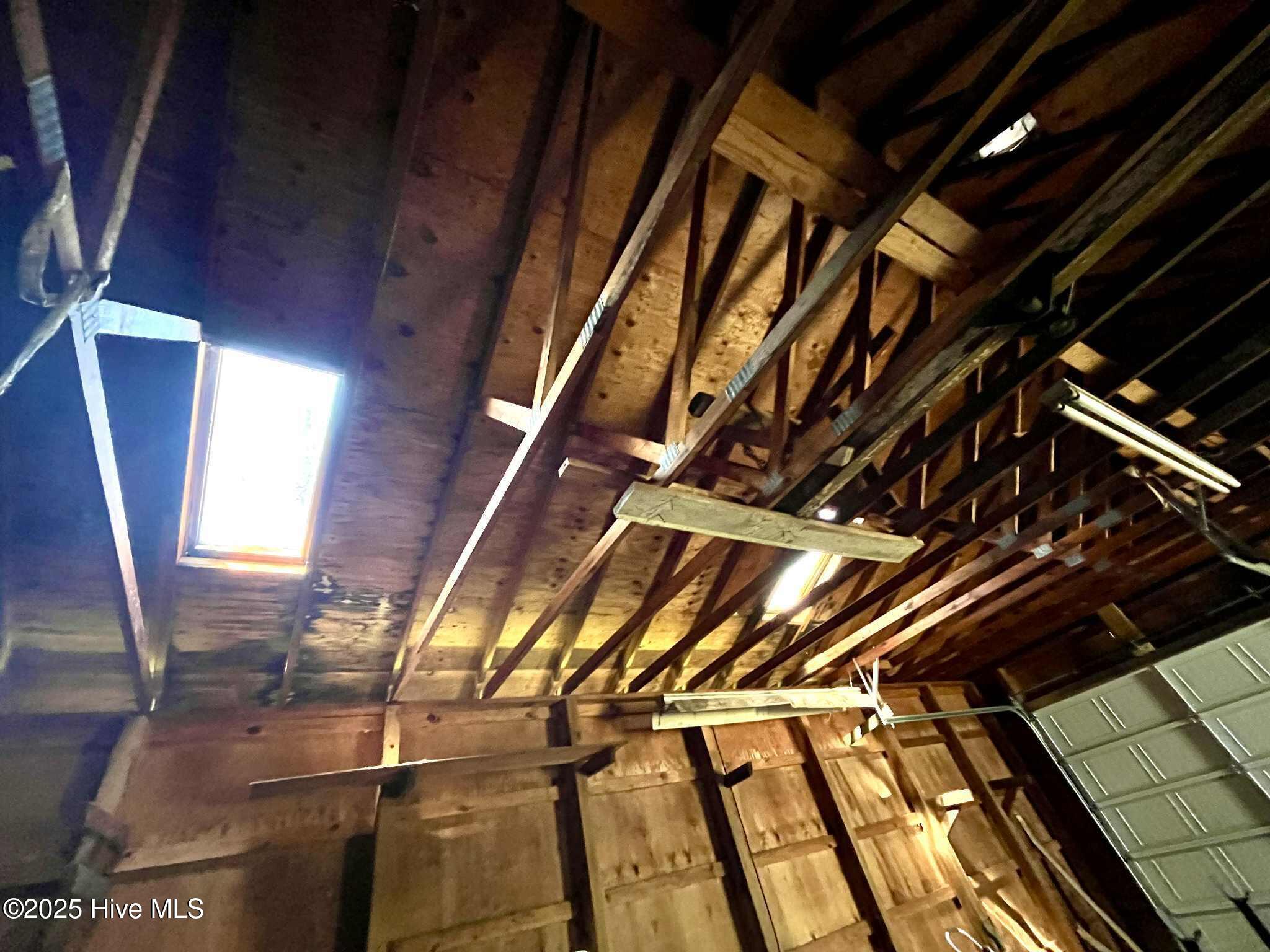 100528280 | Photo 33