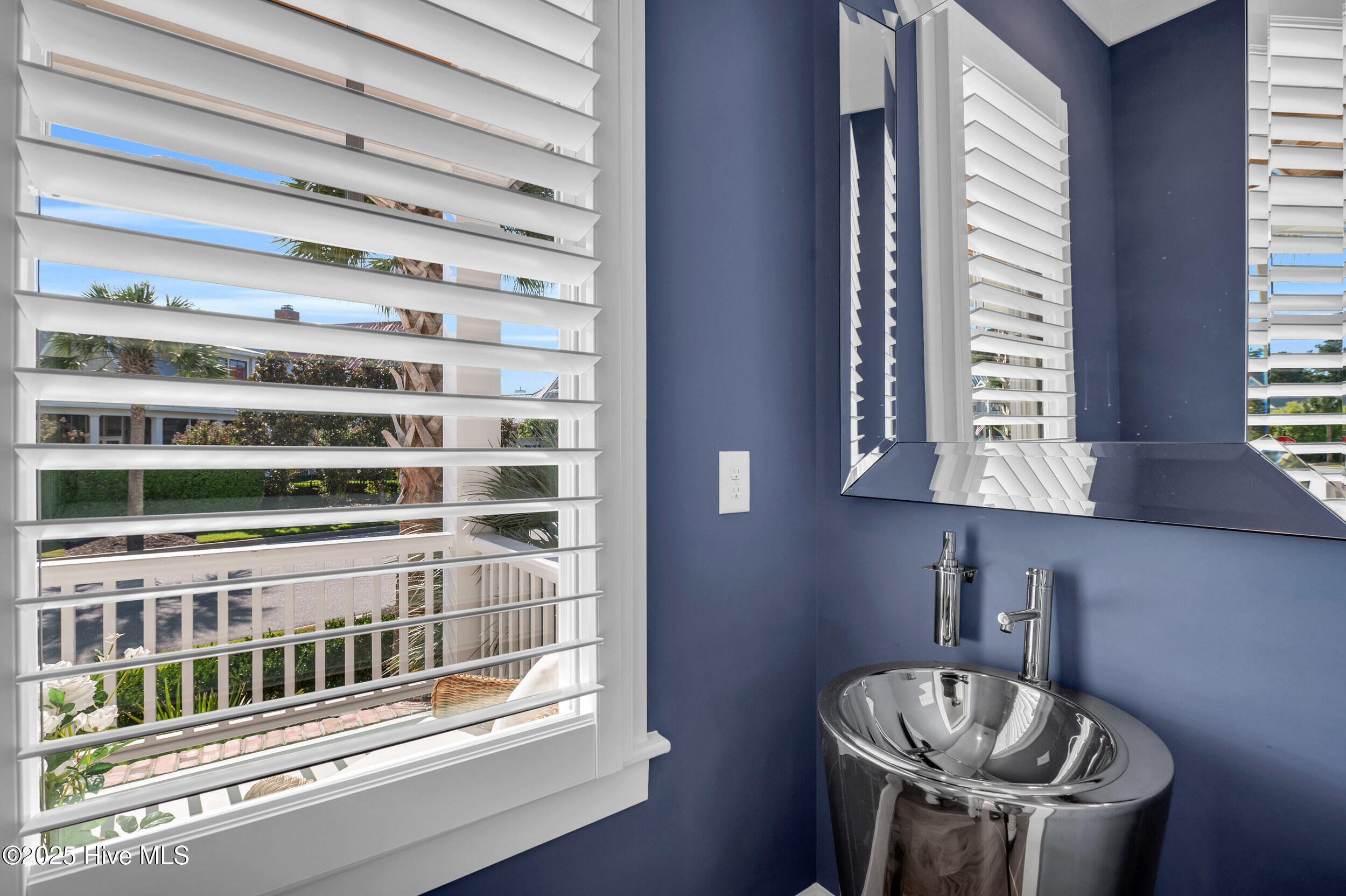 100532568 | Photo 25