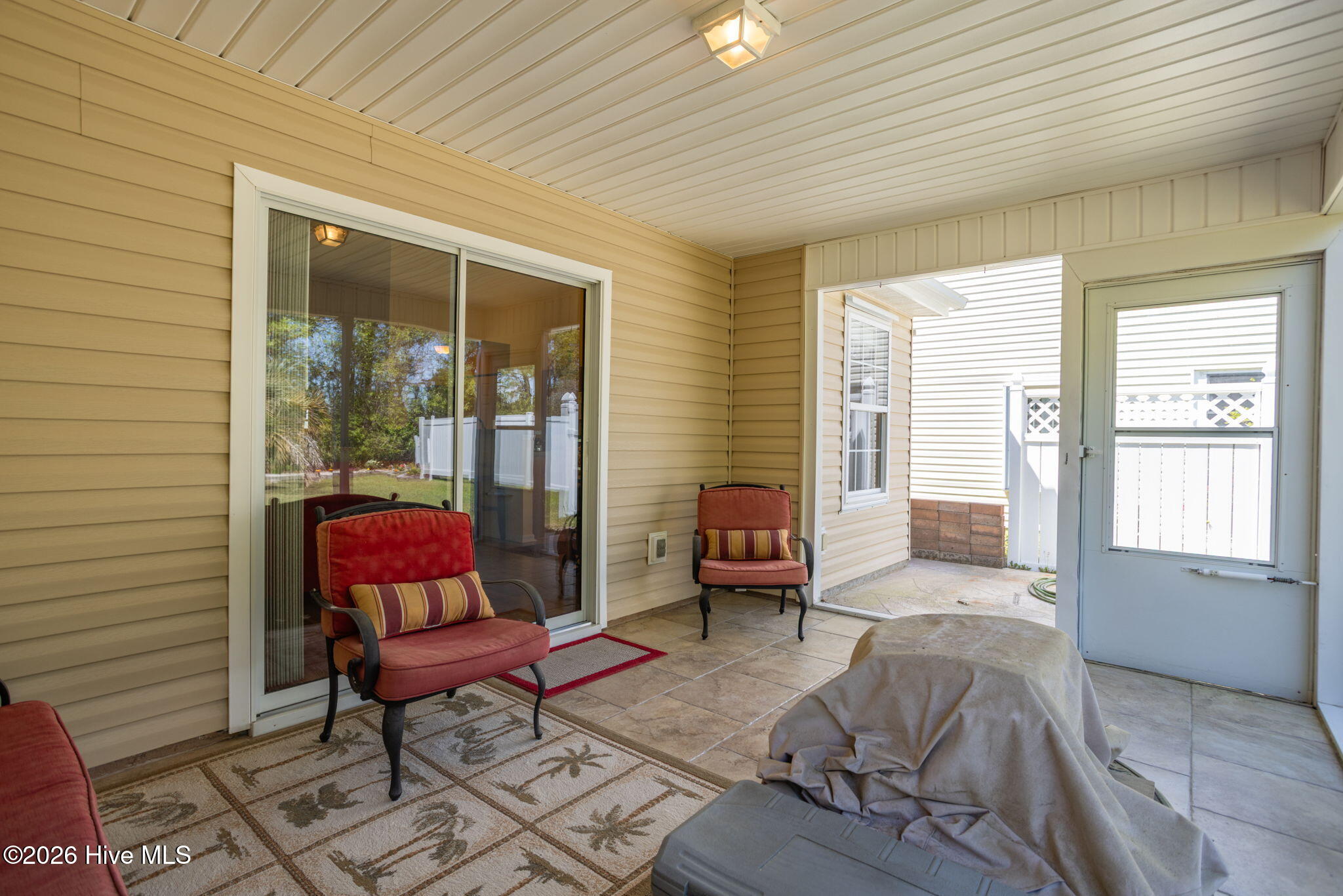 100569453 | Photo 25