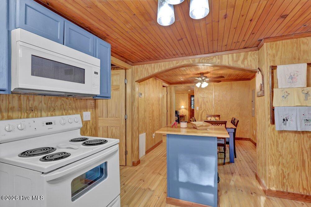 100560475 | Photo 17