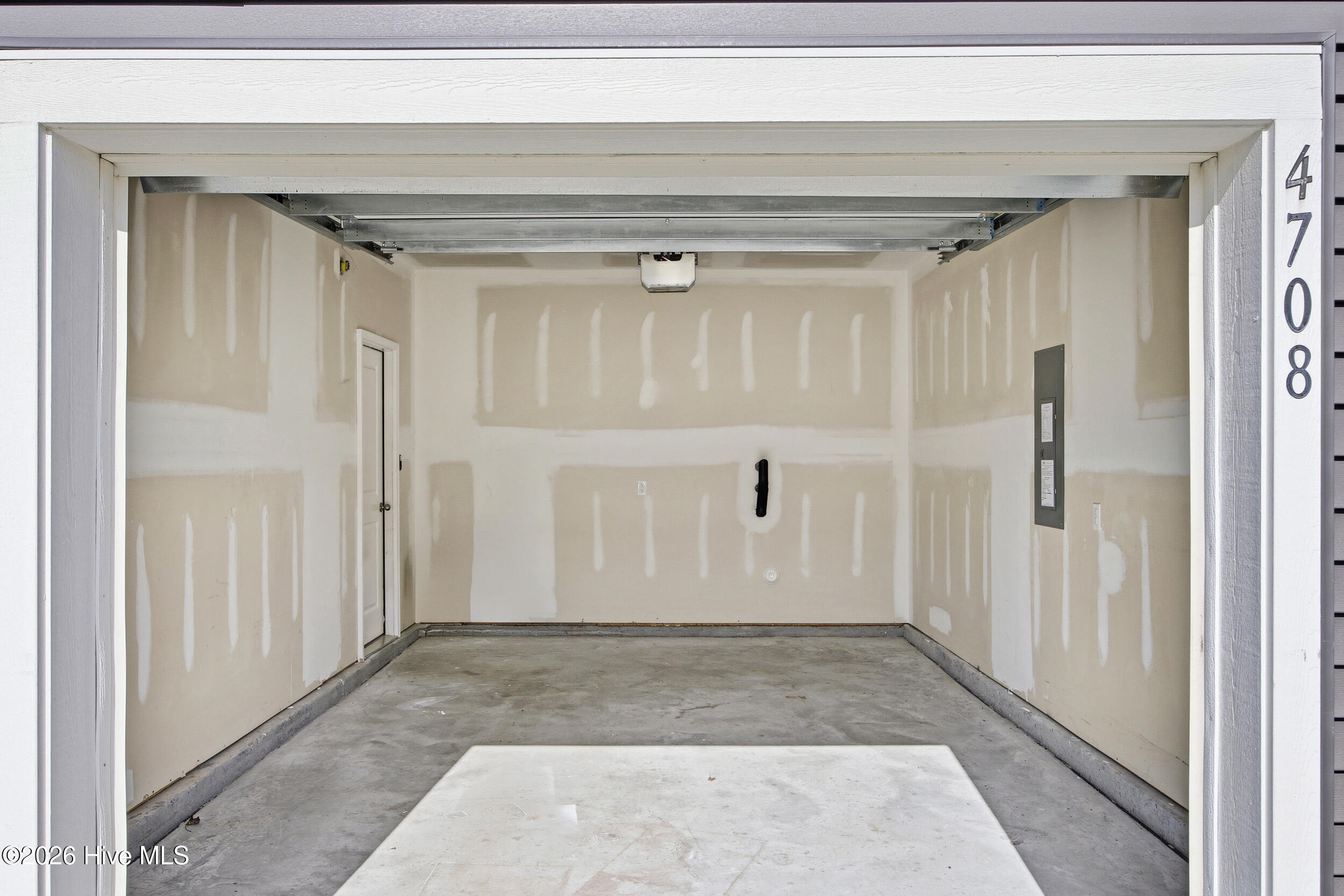 100566602 | Photo 35