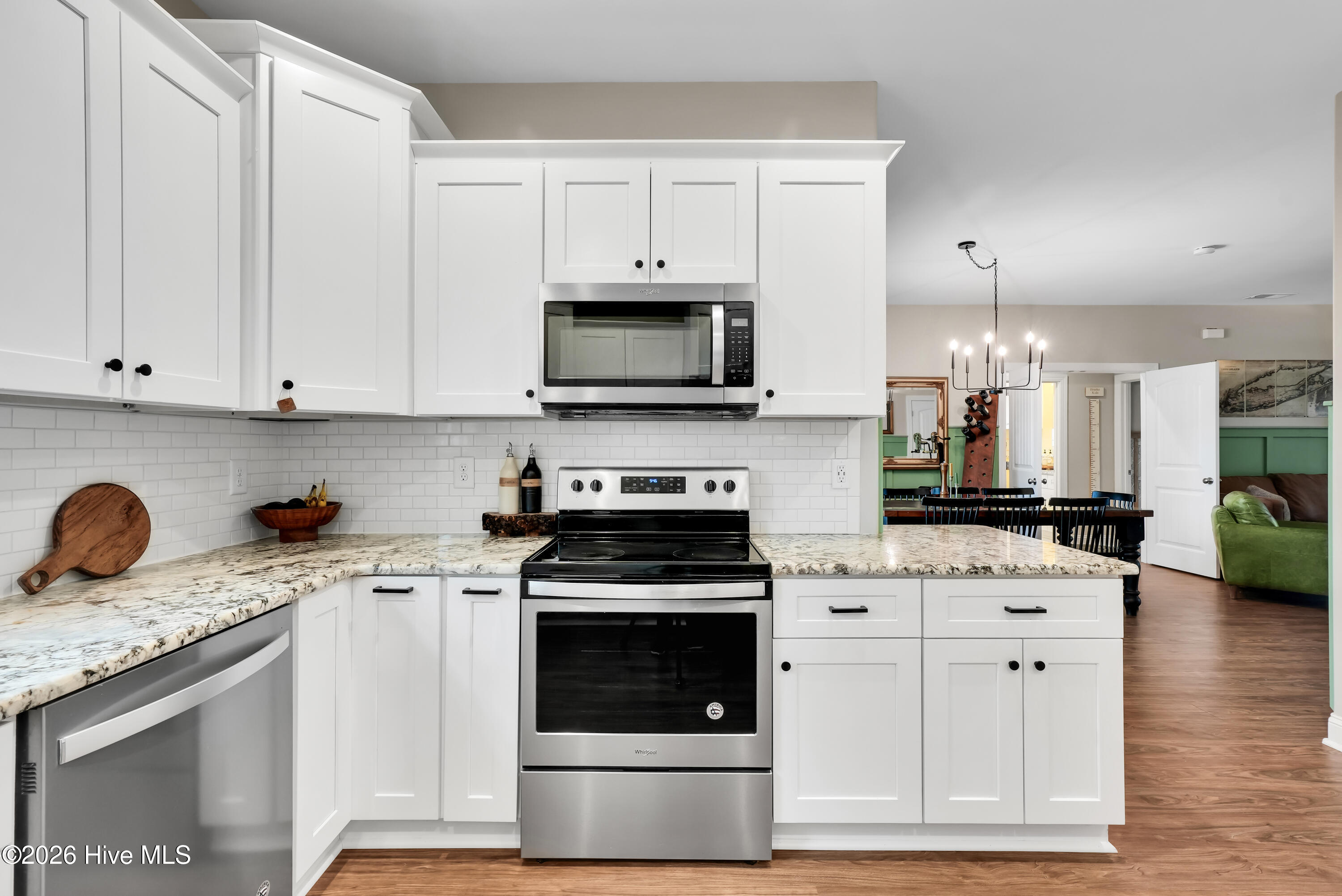 100570261 | Photo 11