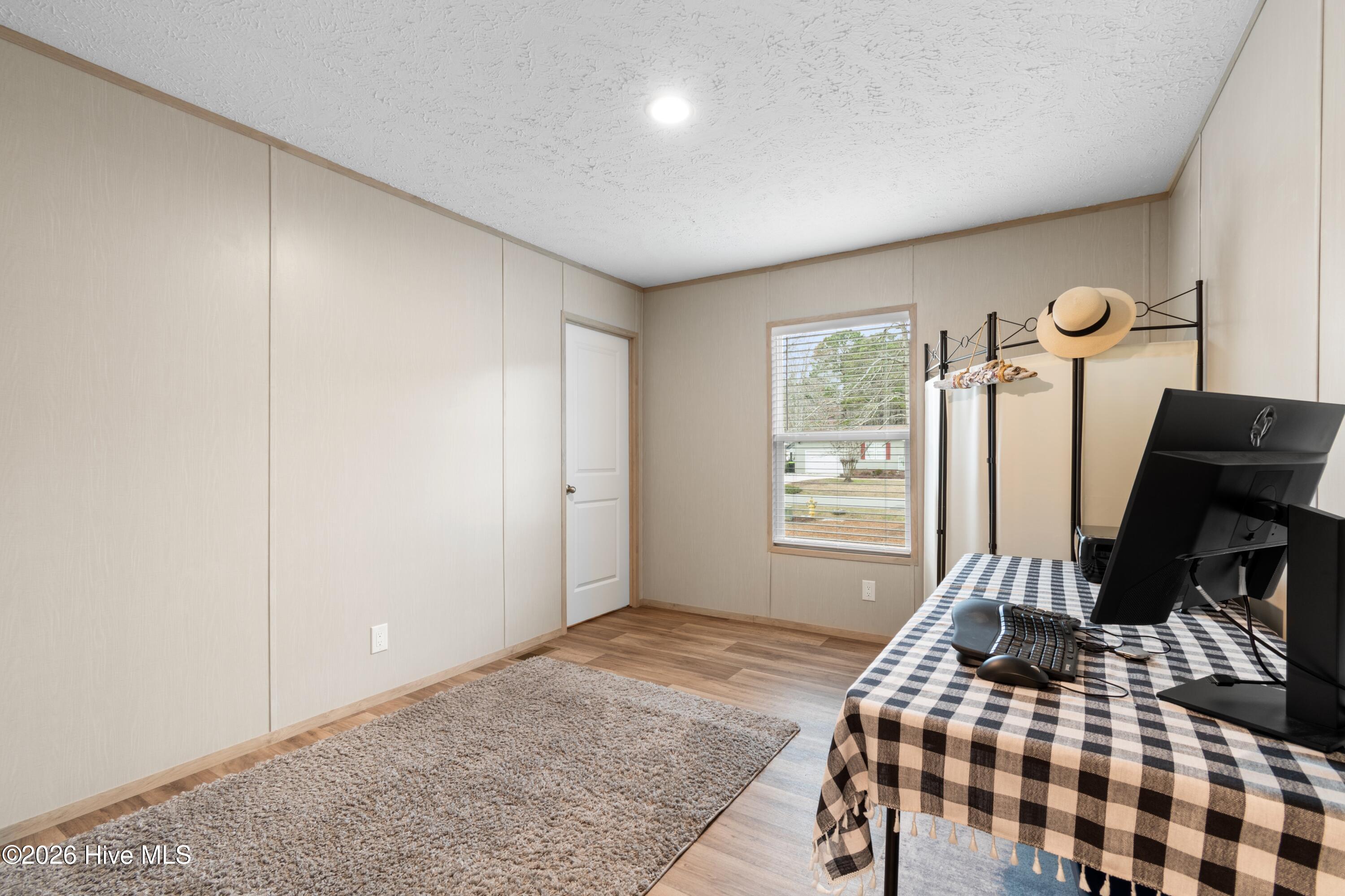 100558122 | Photo 26