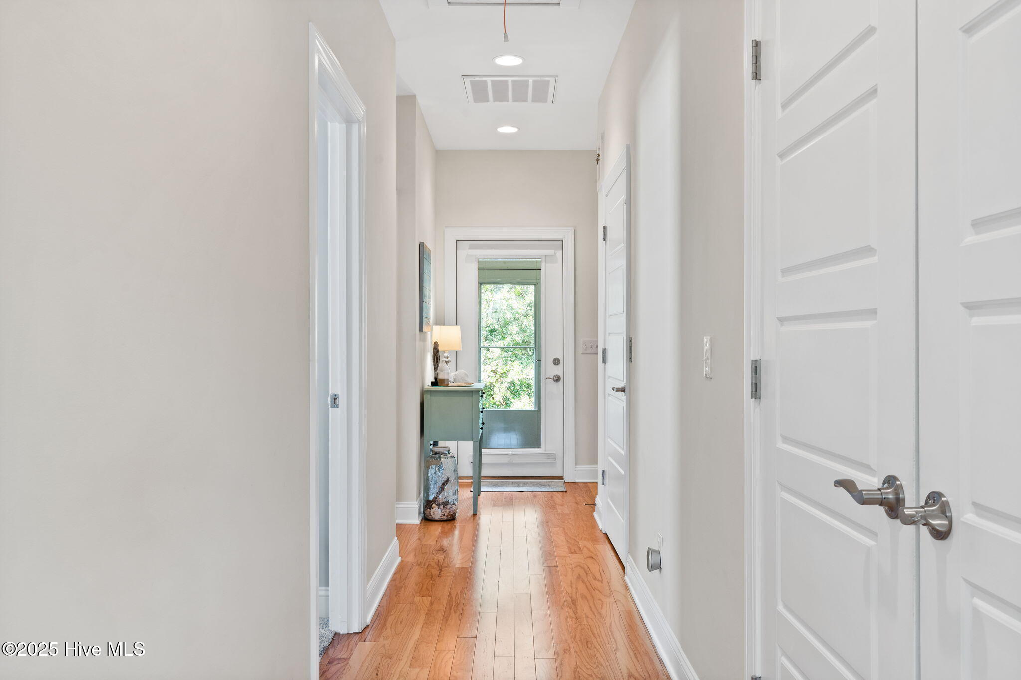 100566861 | Photo 17