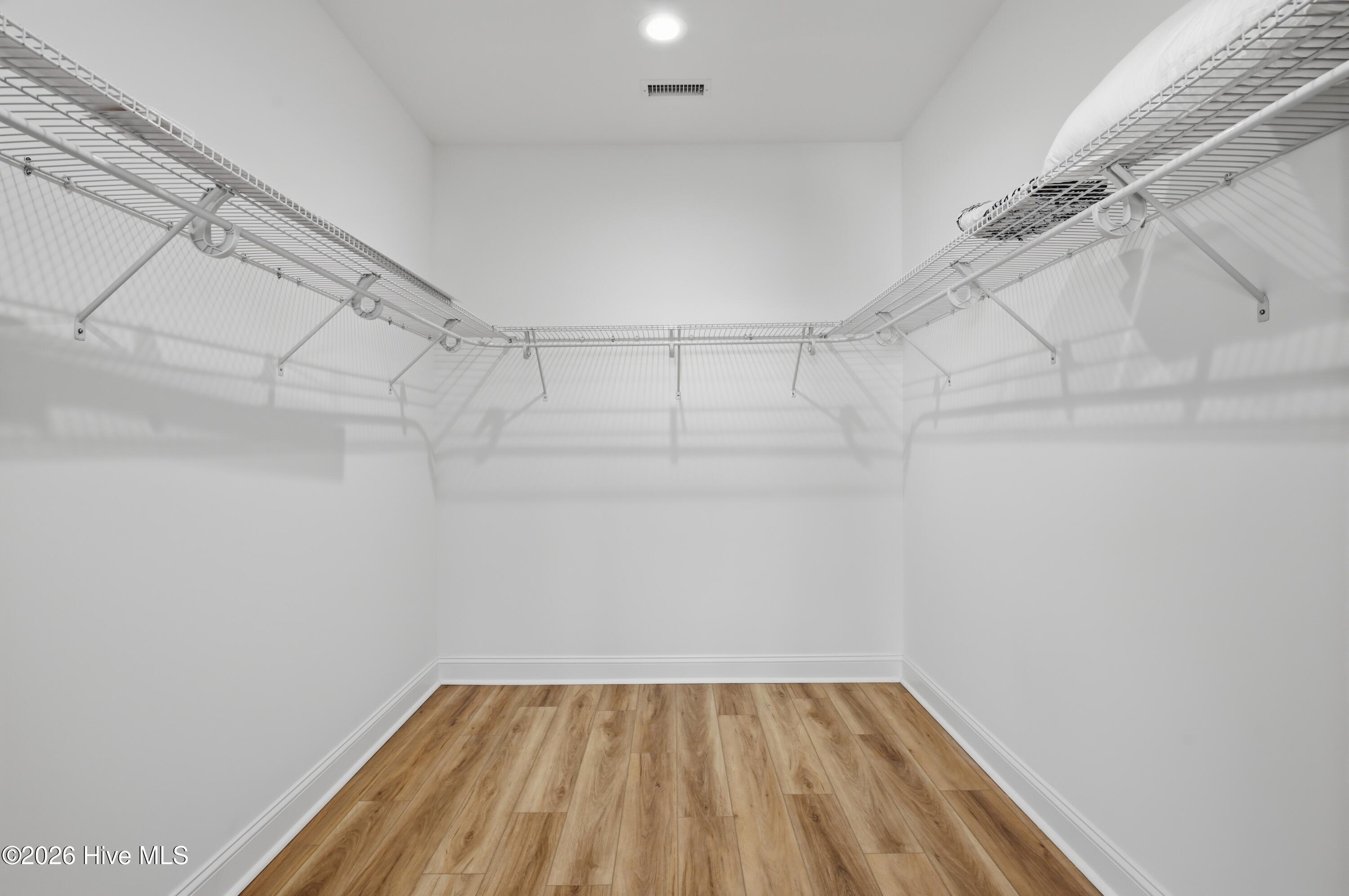 100561977 | Photo 28