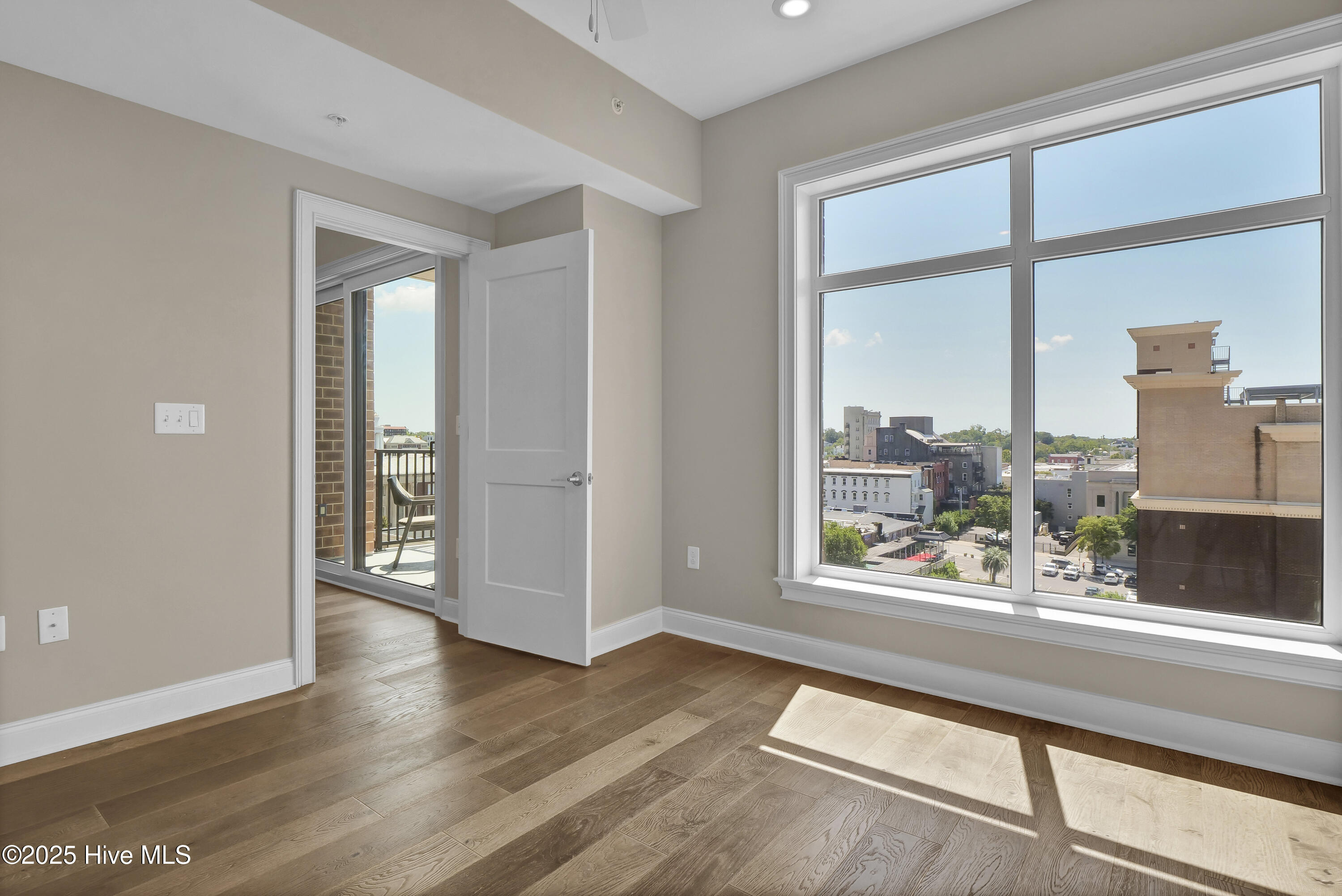 100526322 | Photo 66