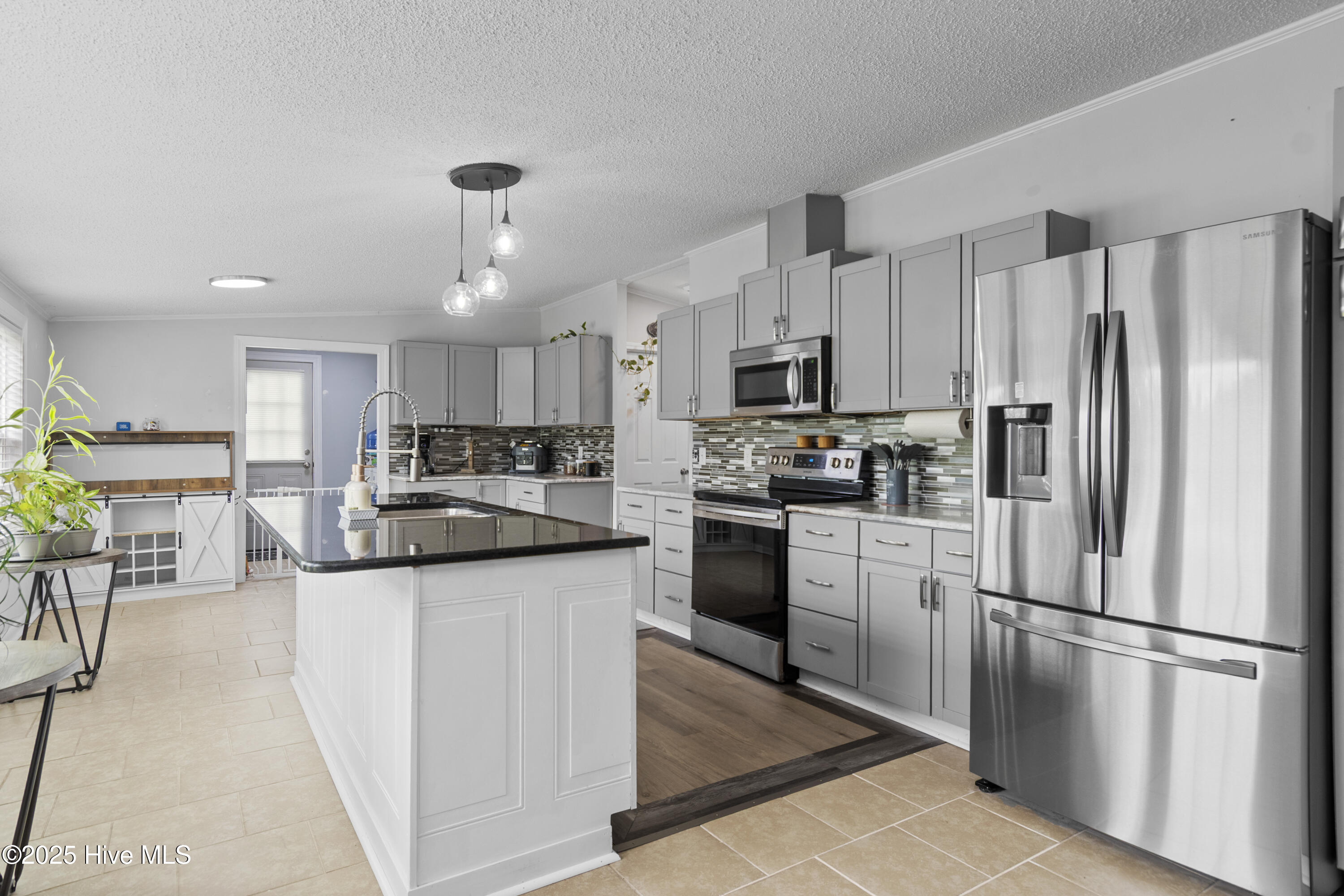 100517540 | Photo 11