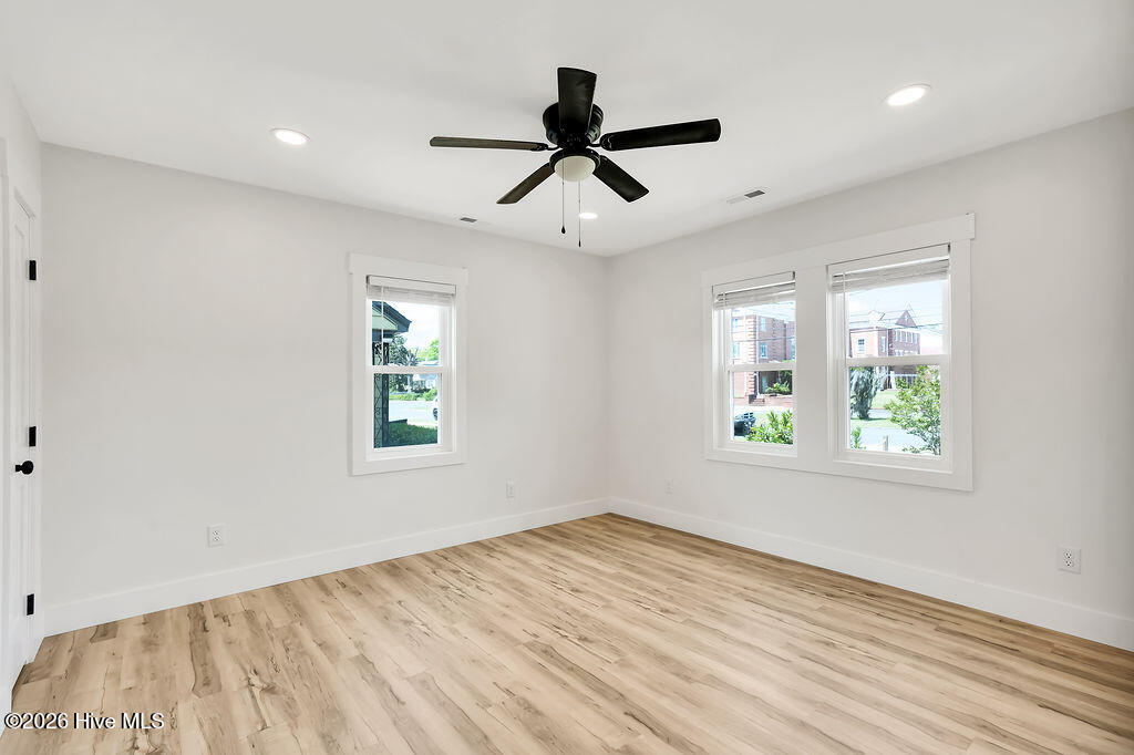 100566148 | Photo 17