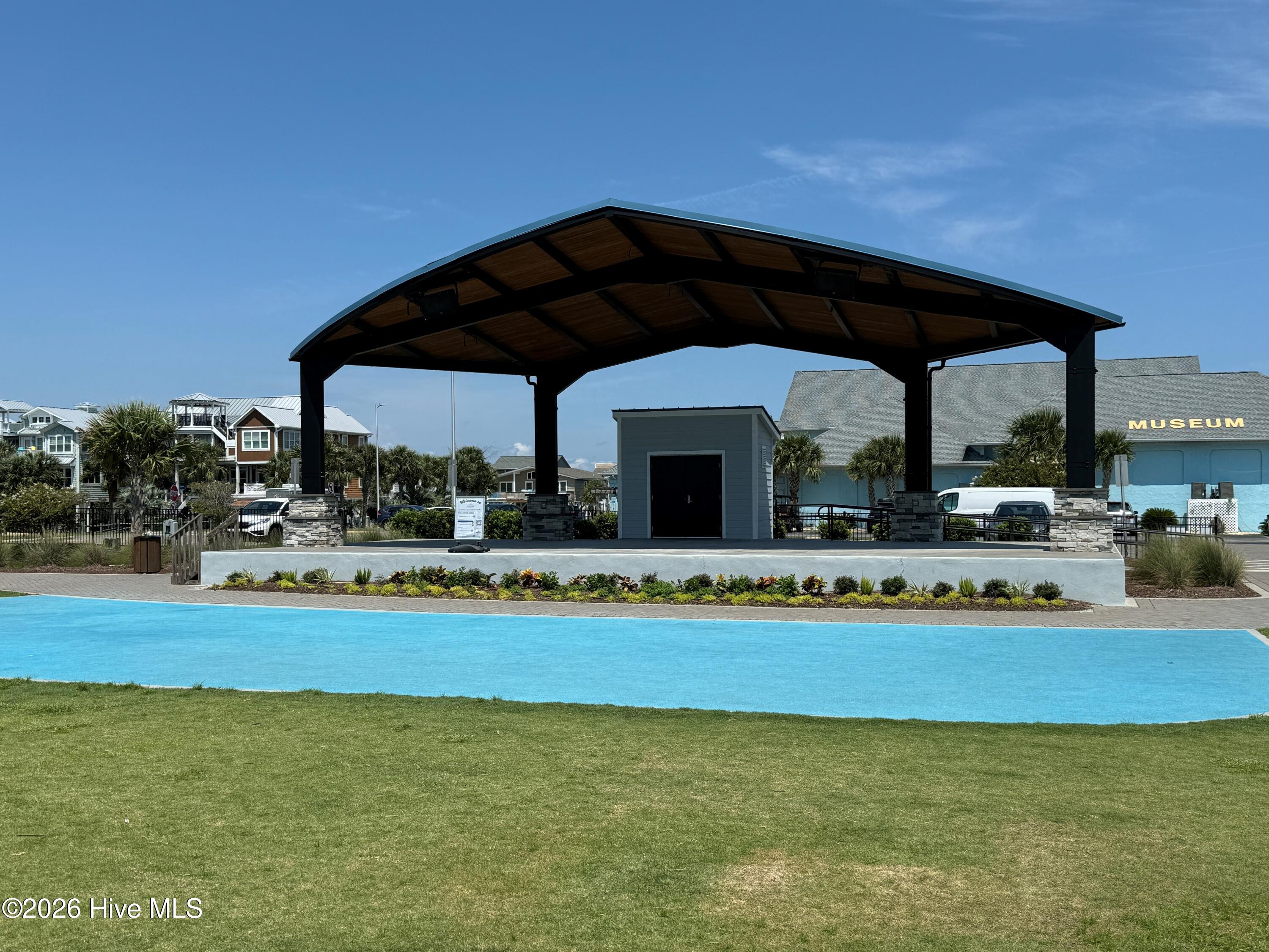 100566164 | Photo 51