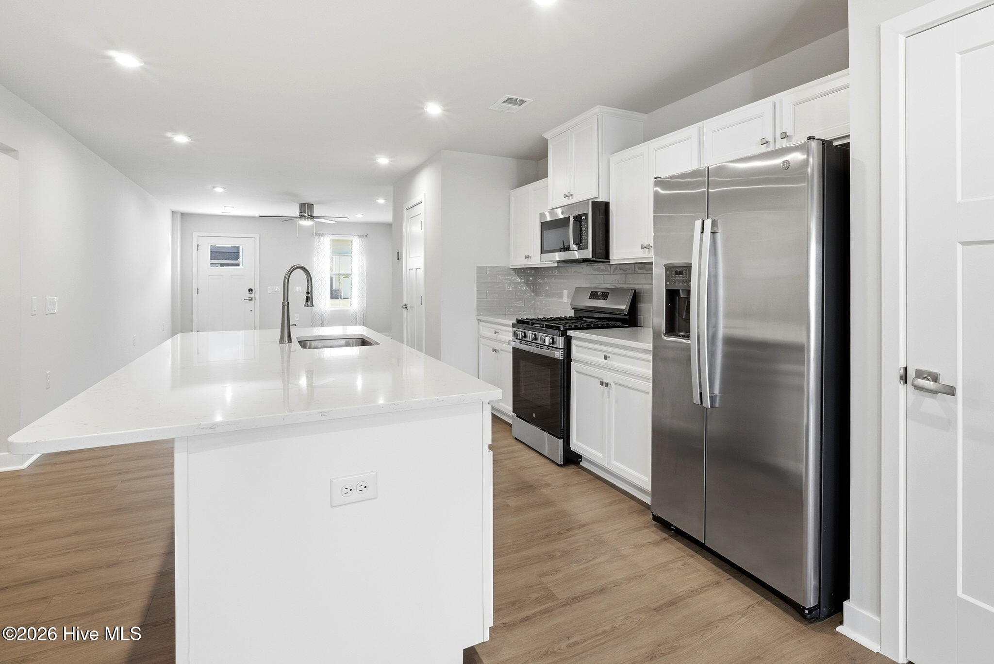 100554684 | Photo 20