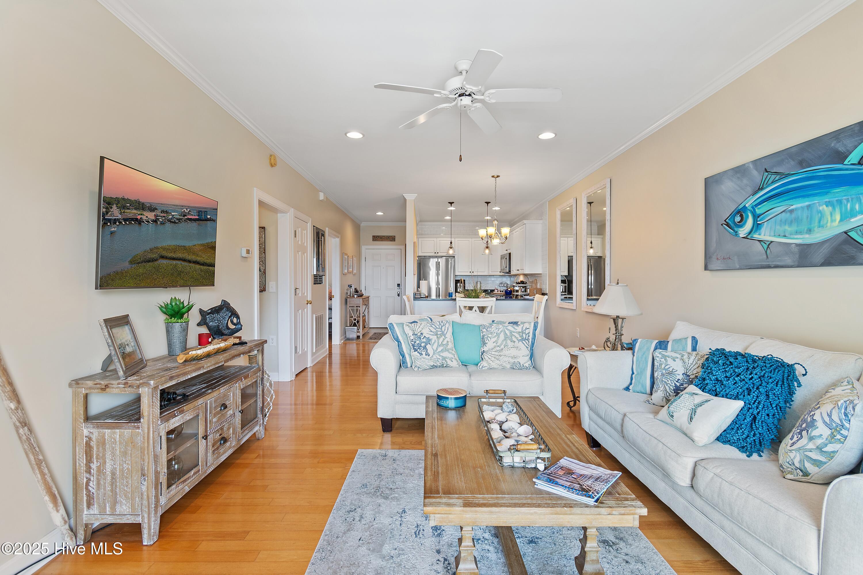 100502983 | Photo 17