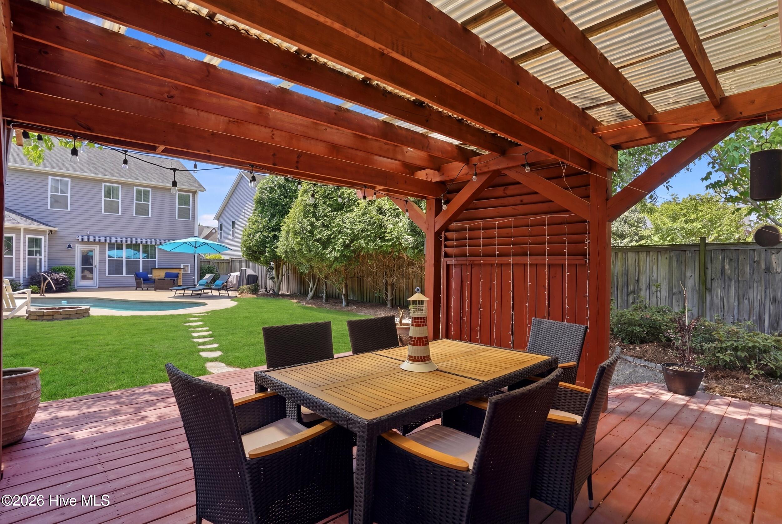 100570216 | Photo 50