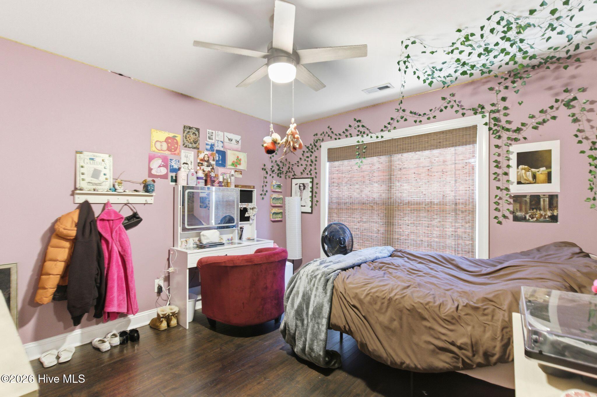 100568404 | Photo 40