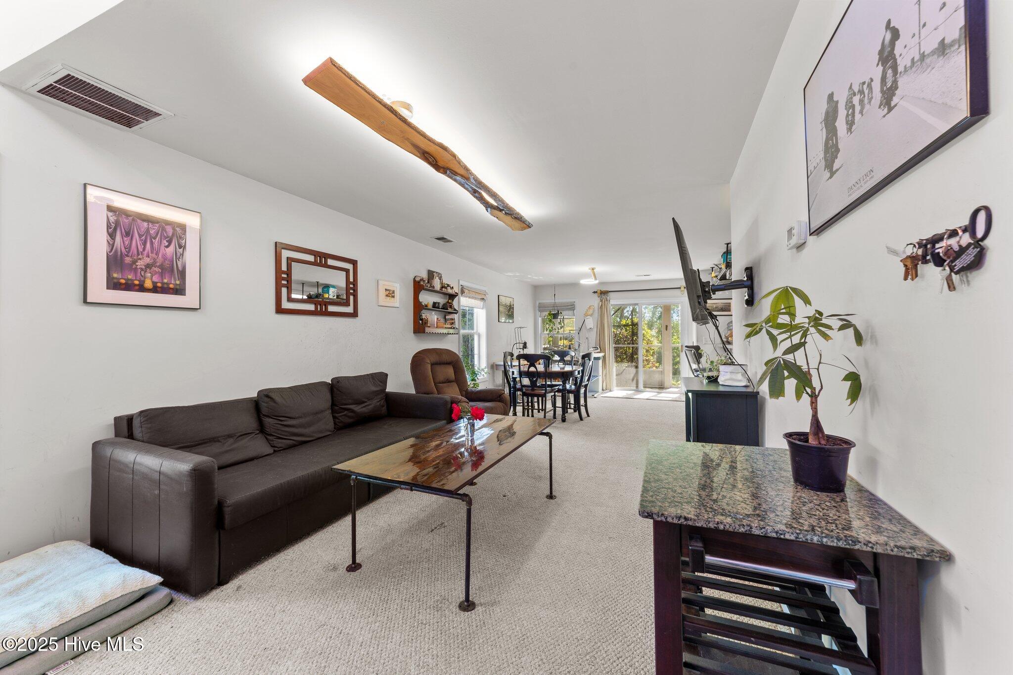 100502456 | Photo 11