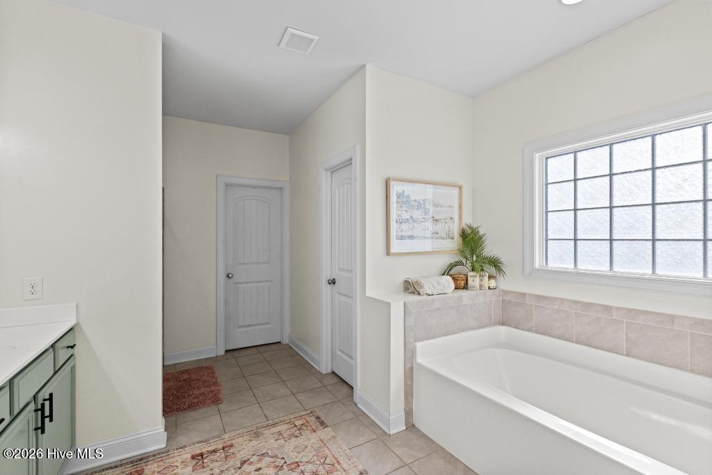 100562207 | Photo 28