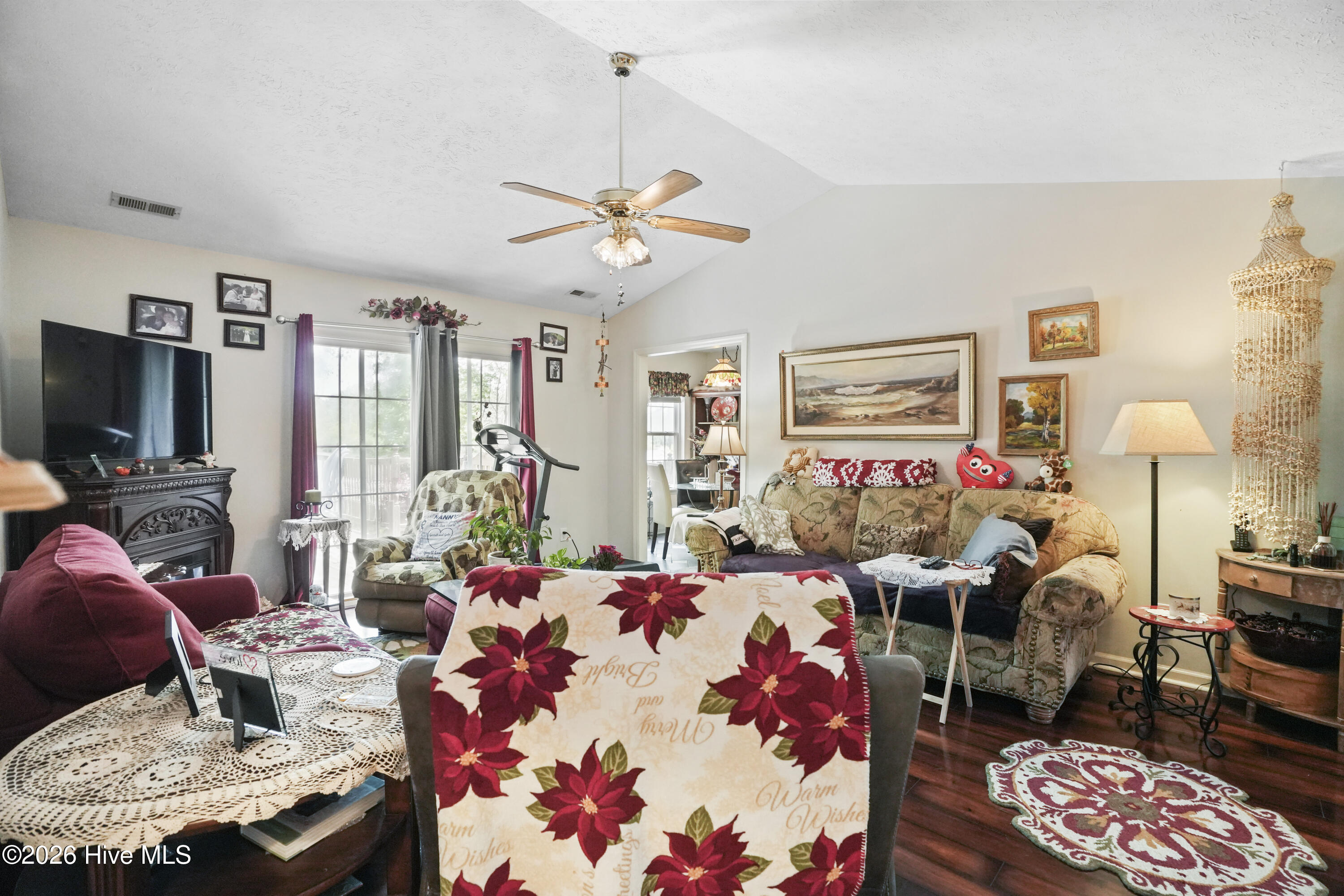 100570159 | Photo 12