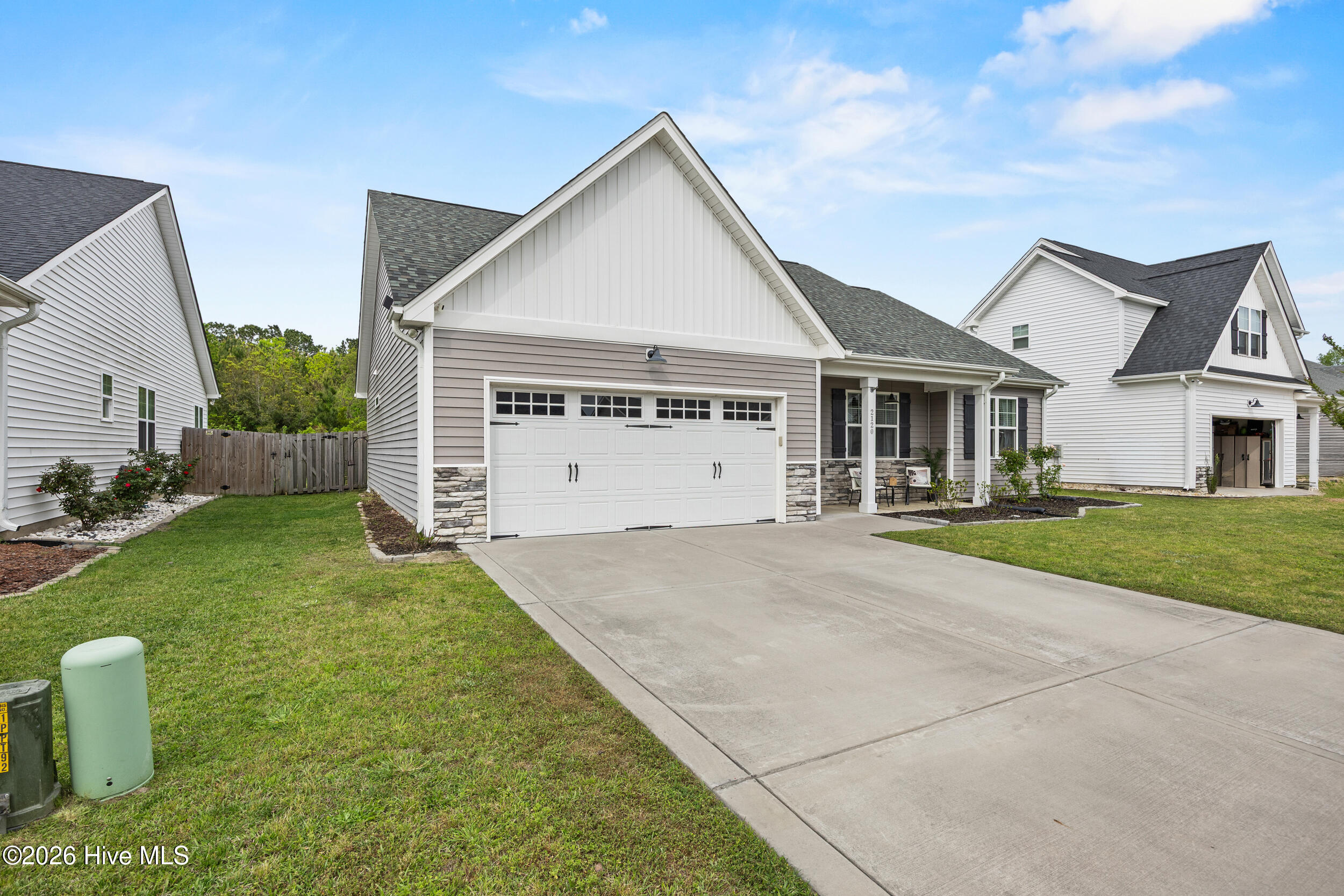 100565874 | Photo 25