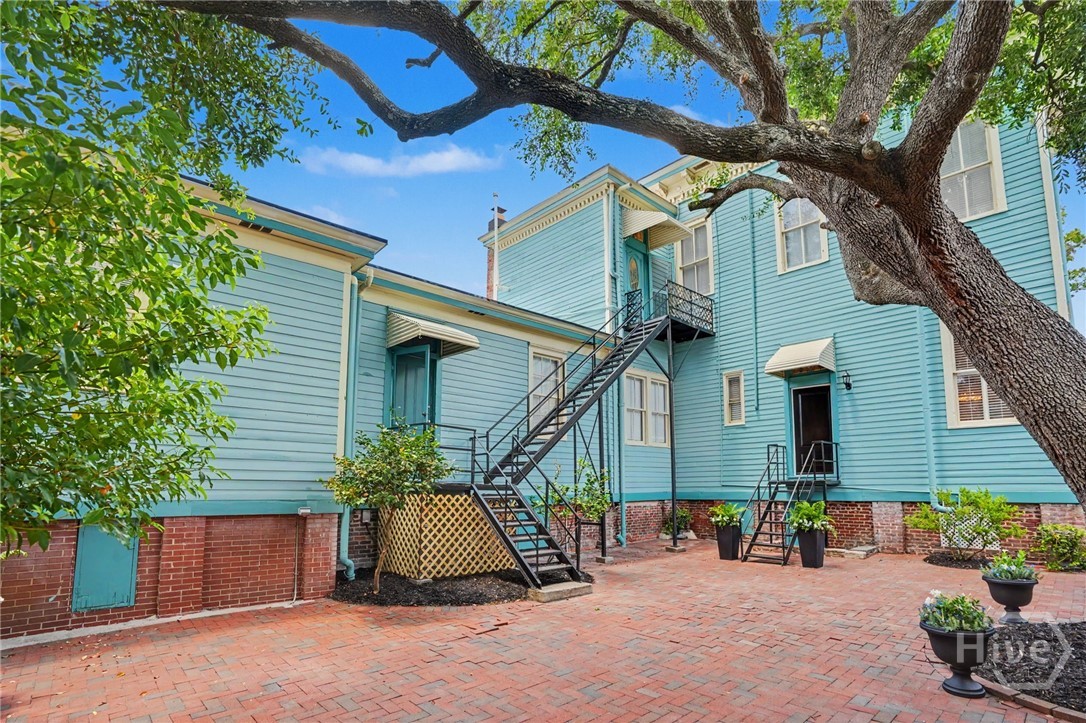 Private Gated Courtyard