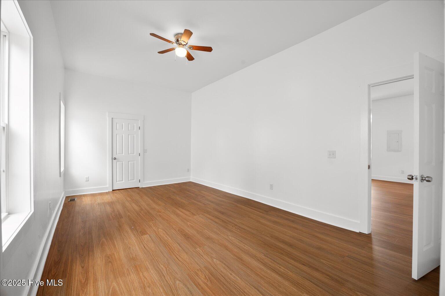 100519380 | Photo 20