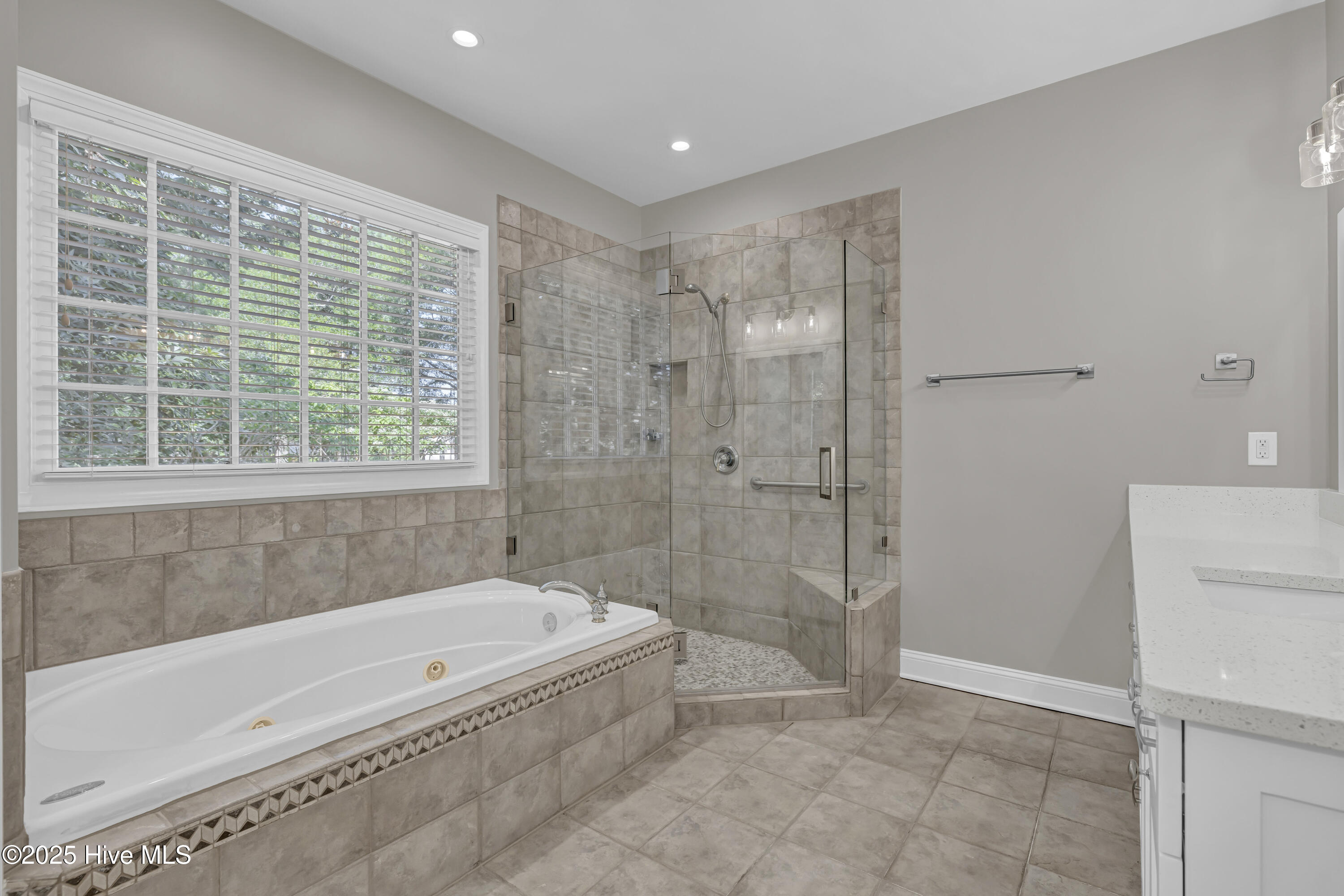 100516231 | Photo 33