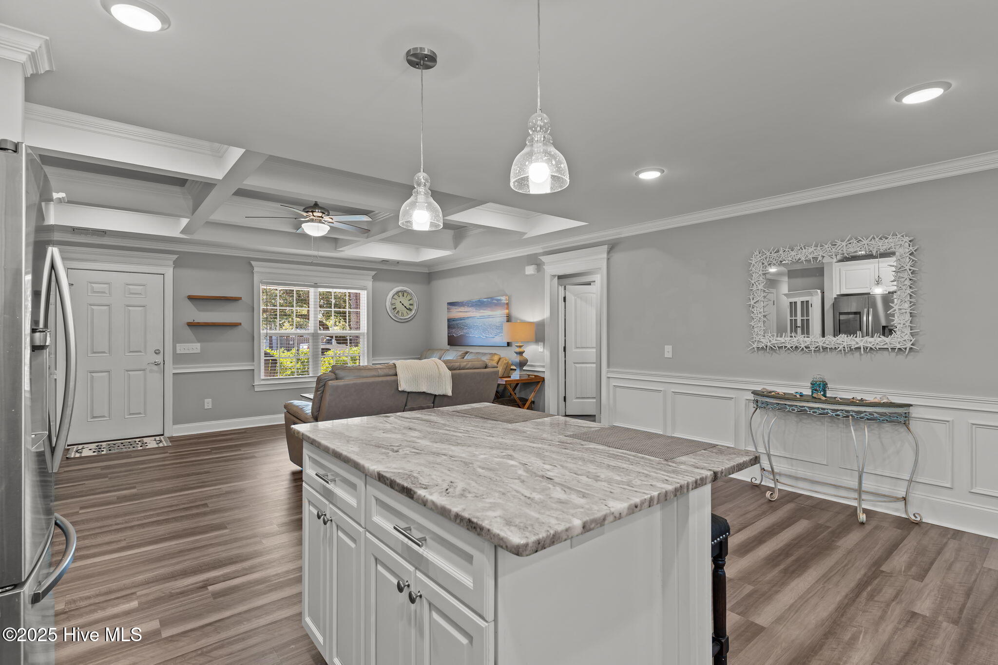 100530347 | Photo 17