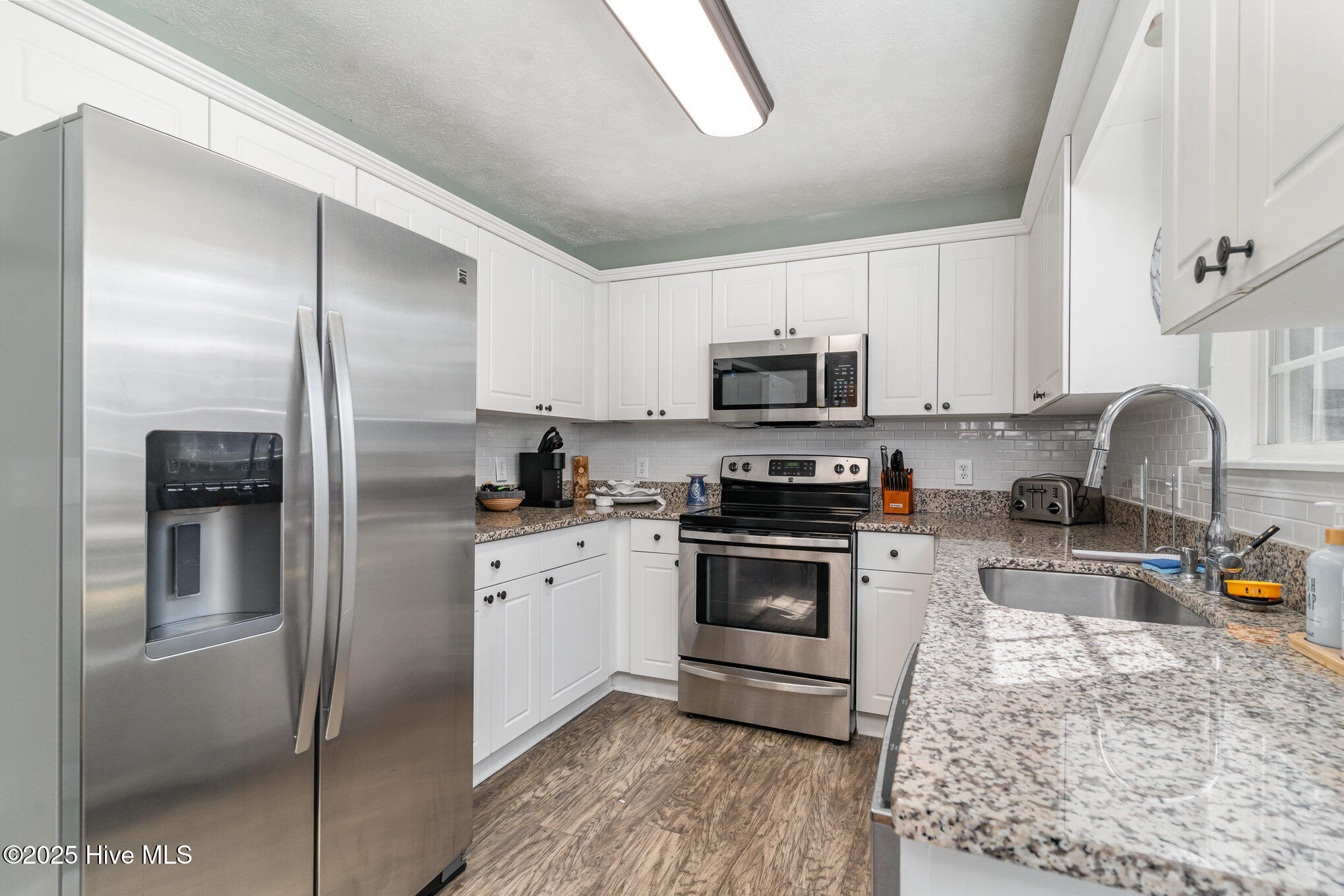 100497000 | Photo 12