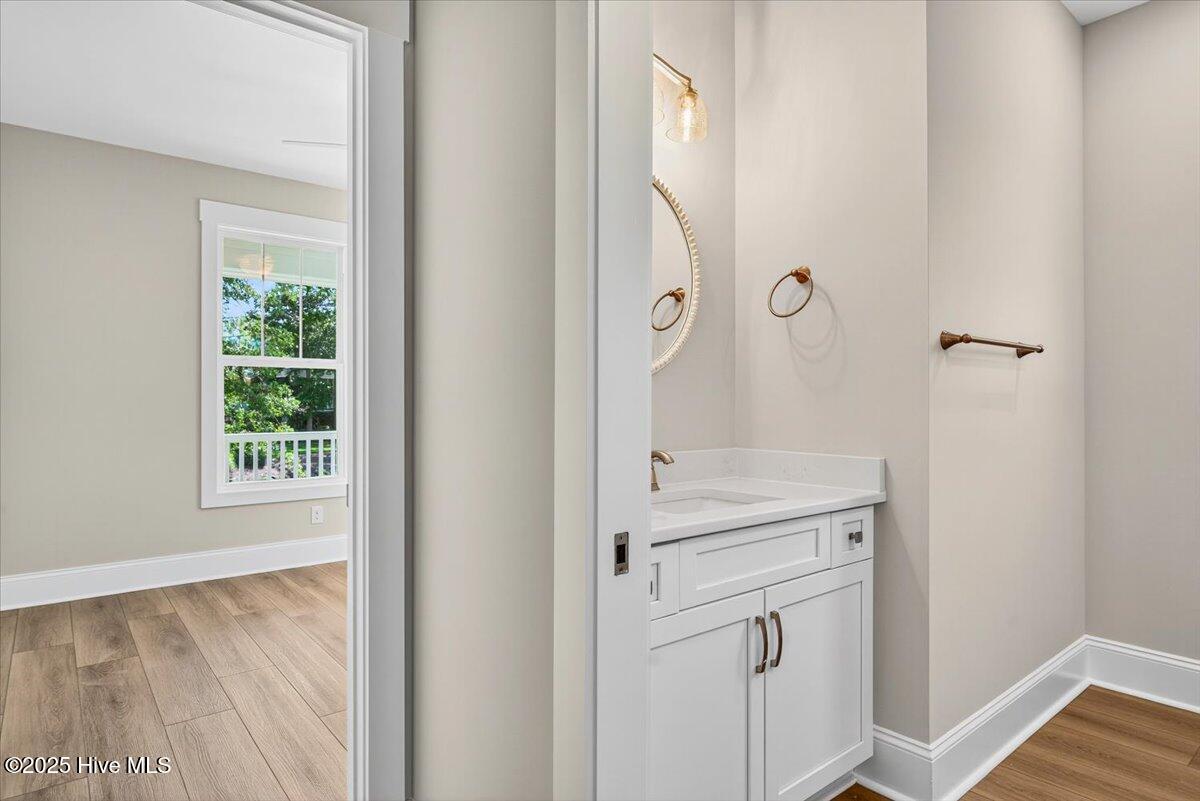 100504765 | Photo 37