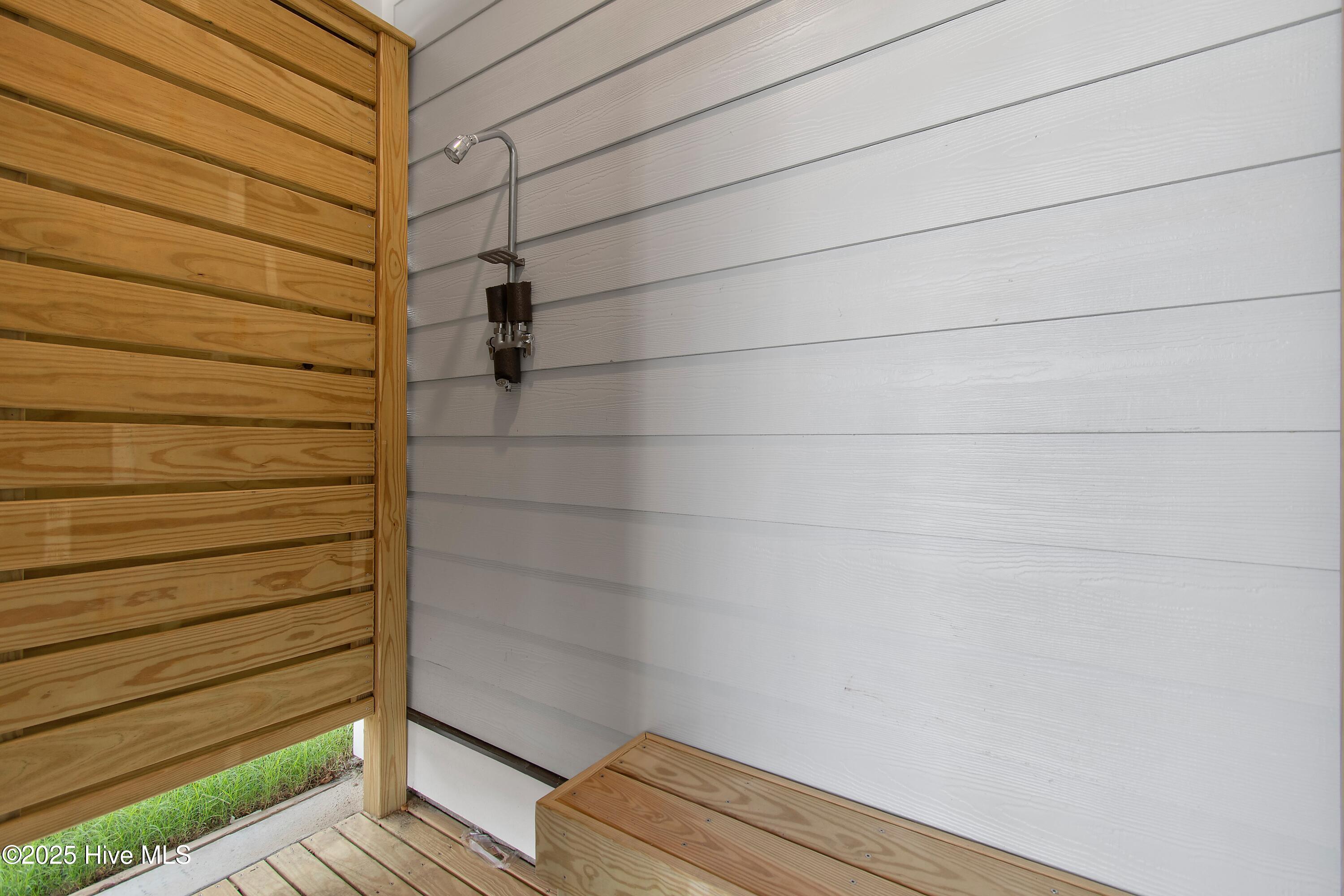 100511699 | Photo 49