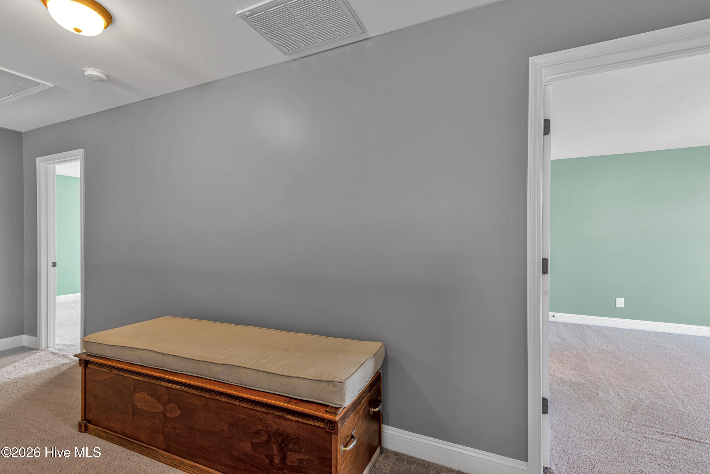 100564004 | Photo 31