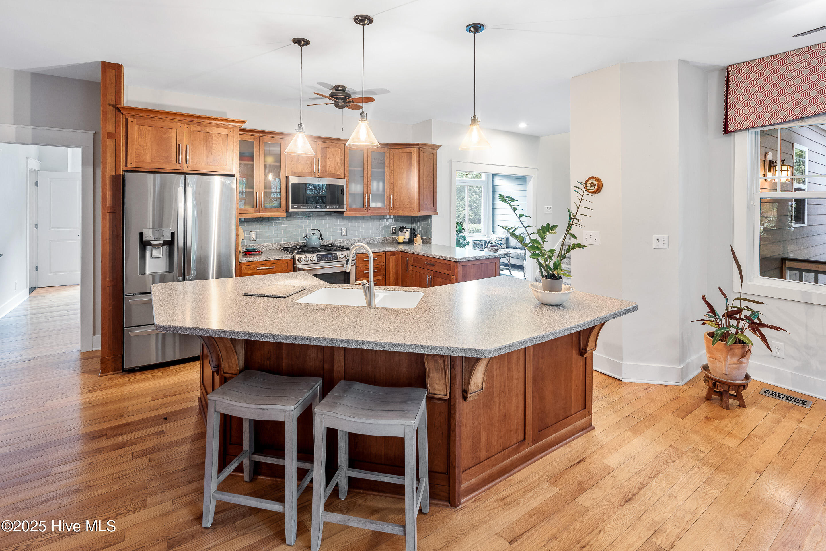 100505939 | Photo 14