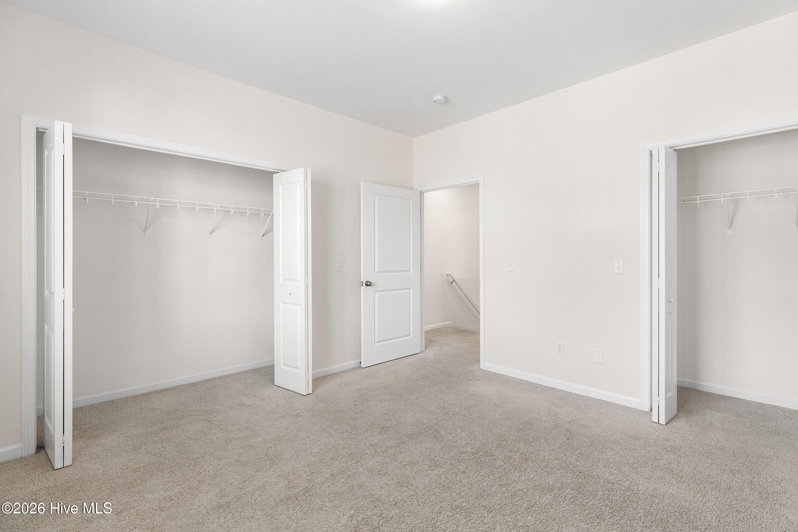 100567584 | Photo 23