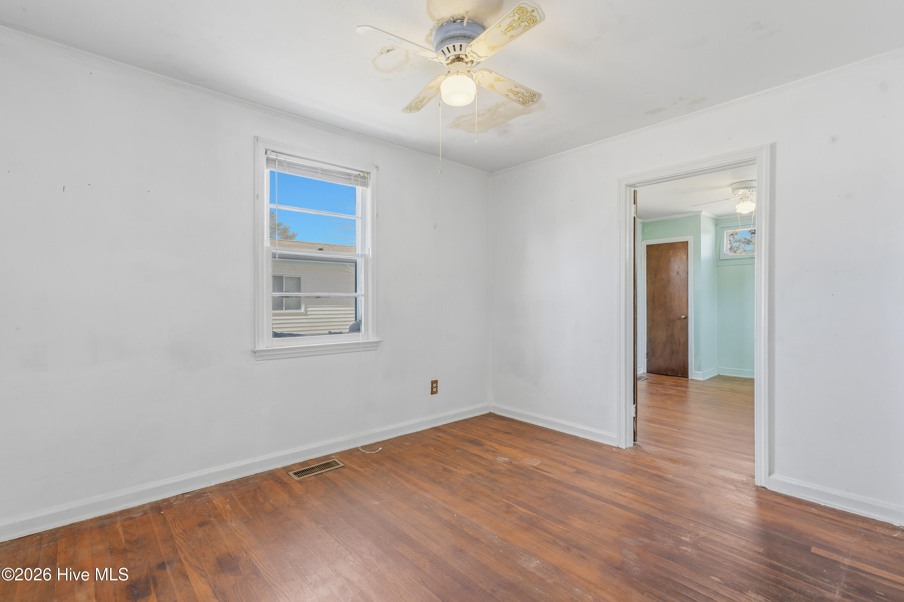 100559620 | Photo 15