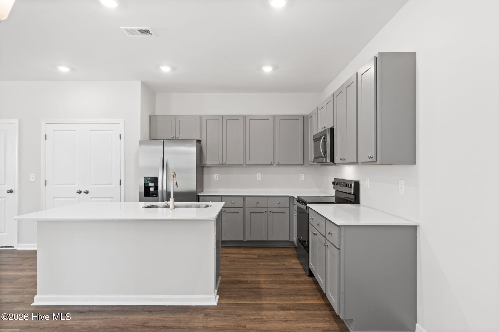 100566498 | Photo 12