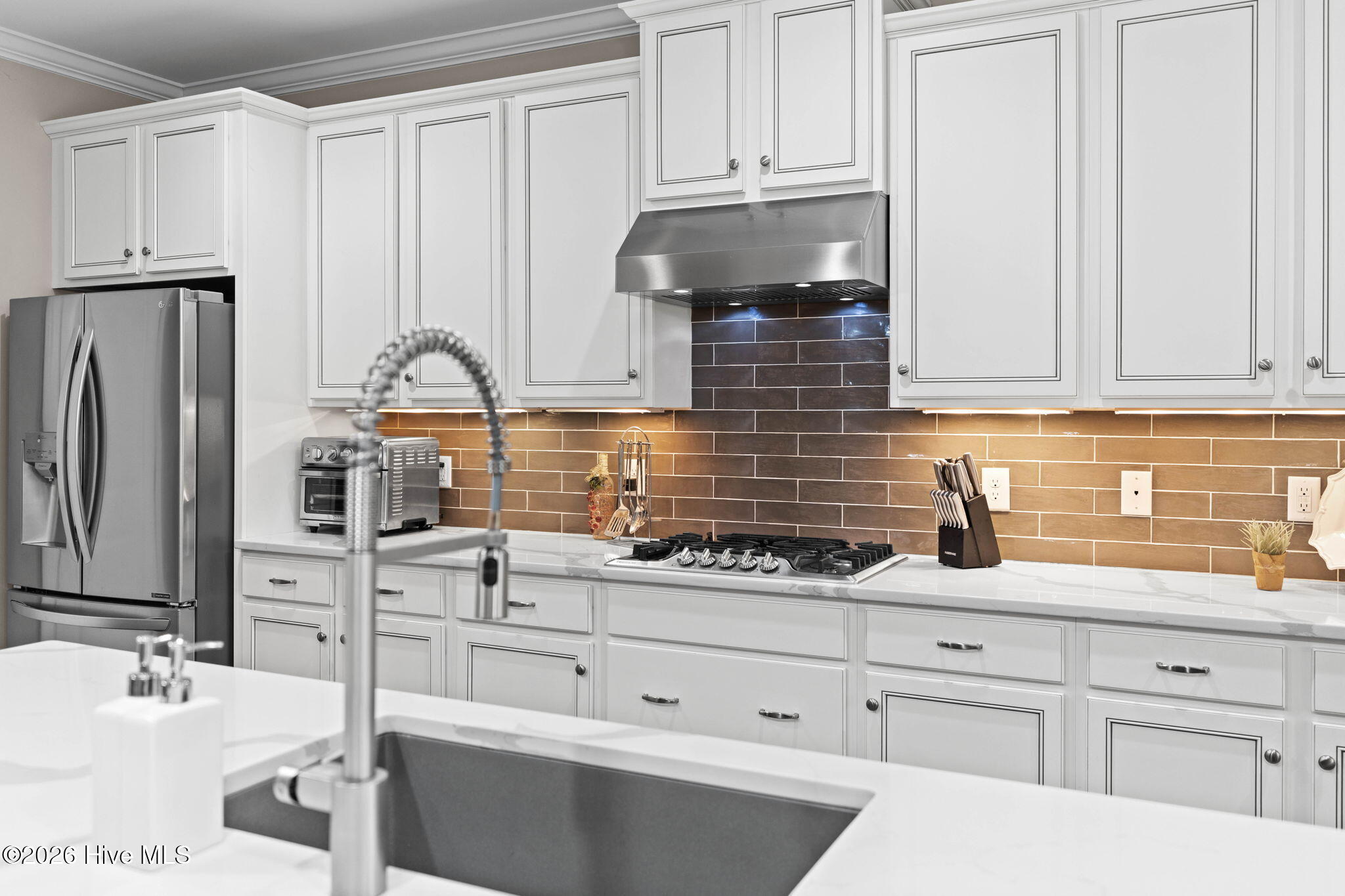 100560981 | Photo 15