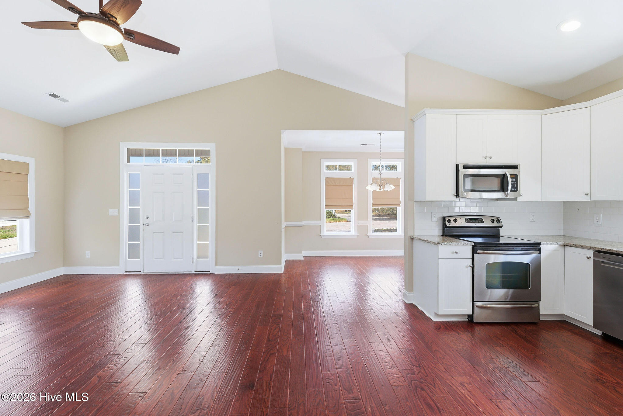 100559674 | Photo 14