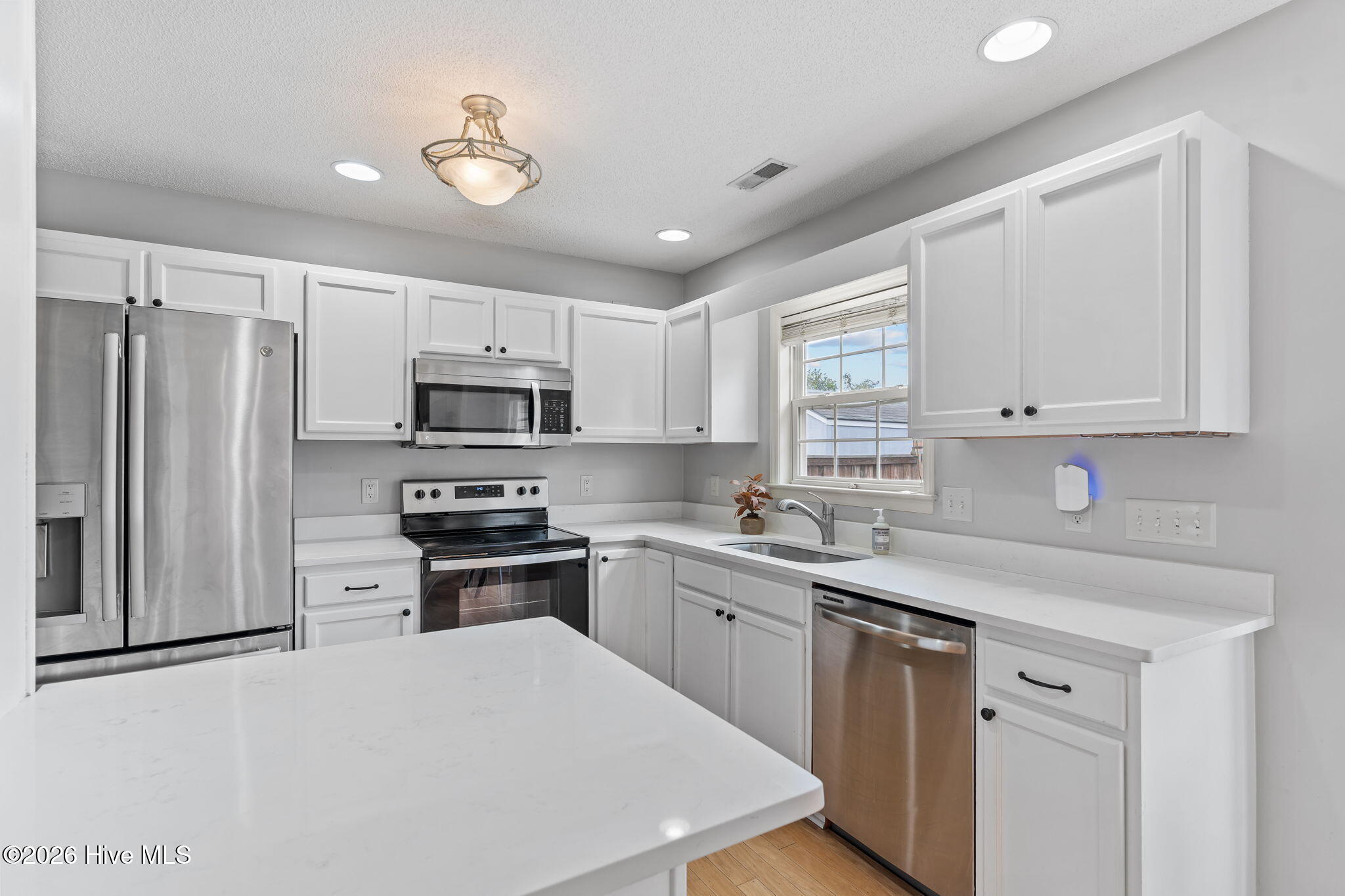 100569339 | Photo 17