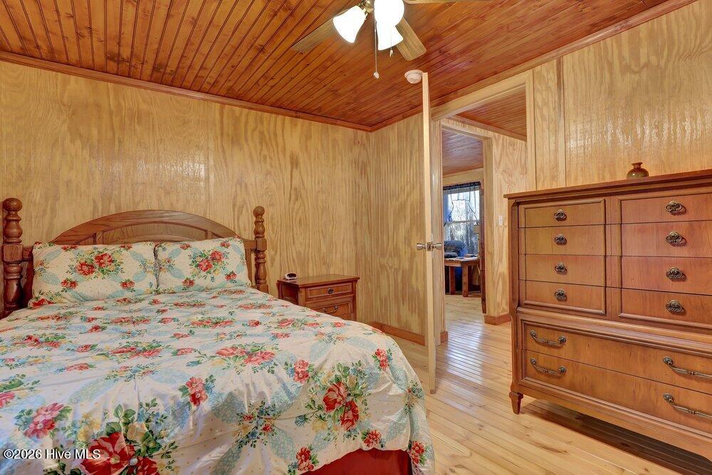 100560475 | Photo 11