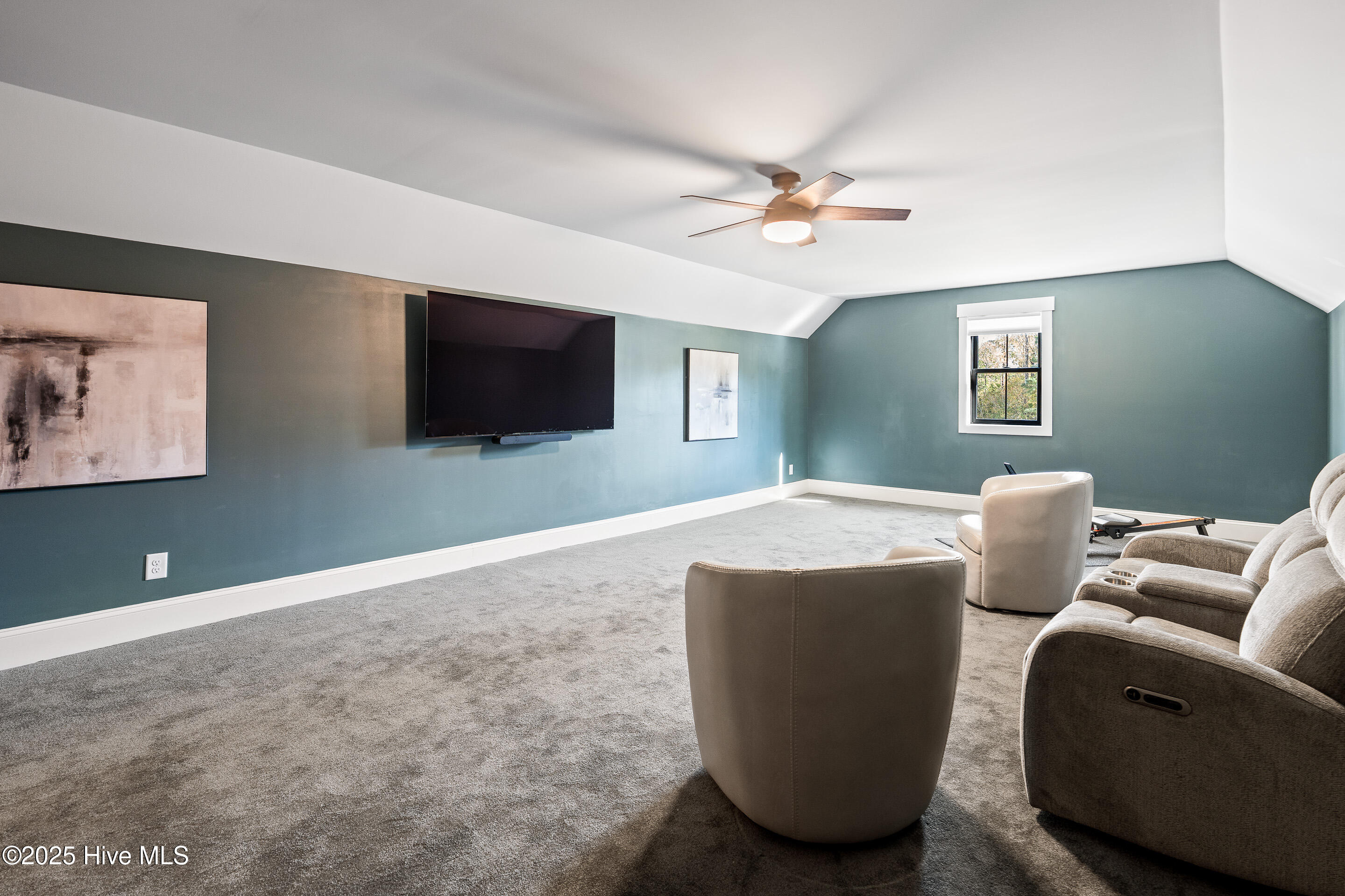 100539739 | Photo 40