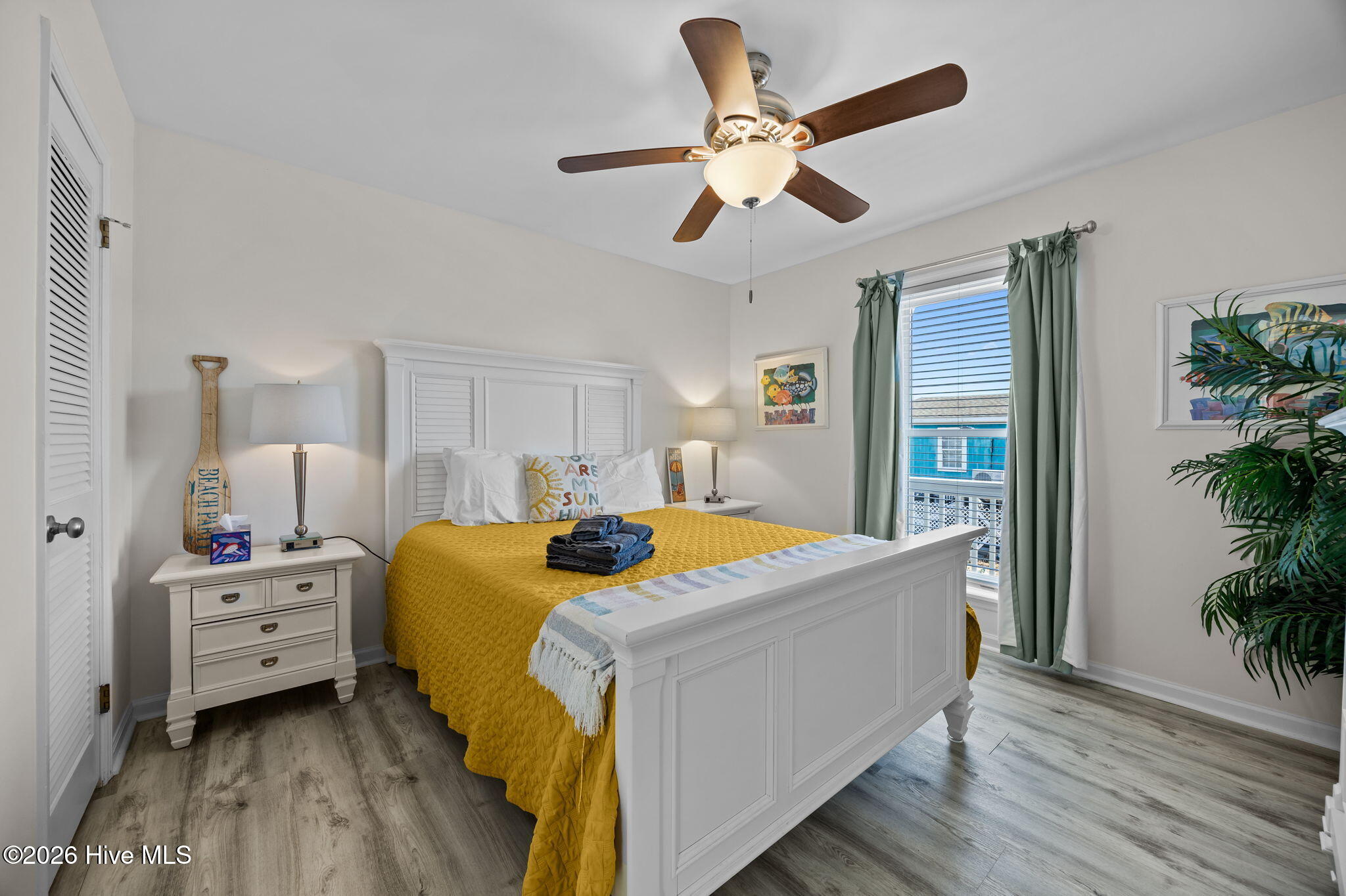 100552001 | Photo 32