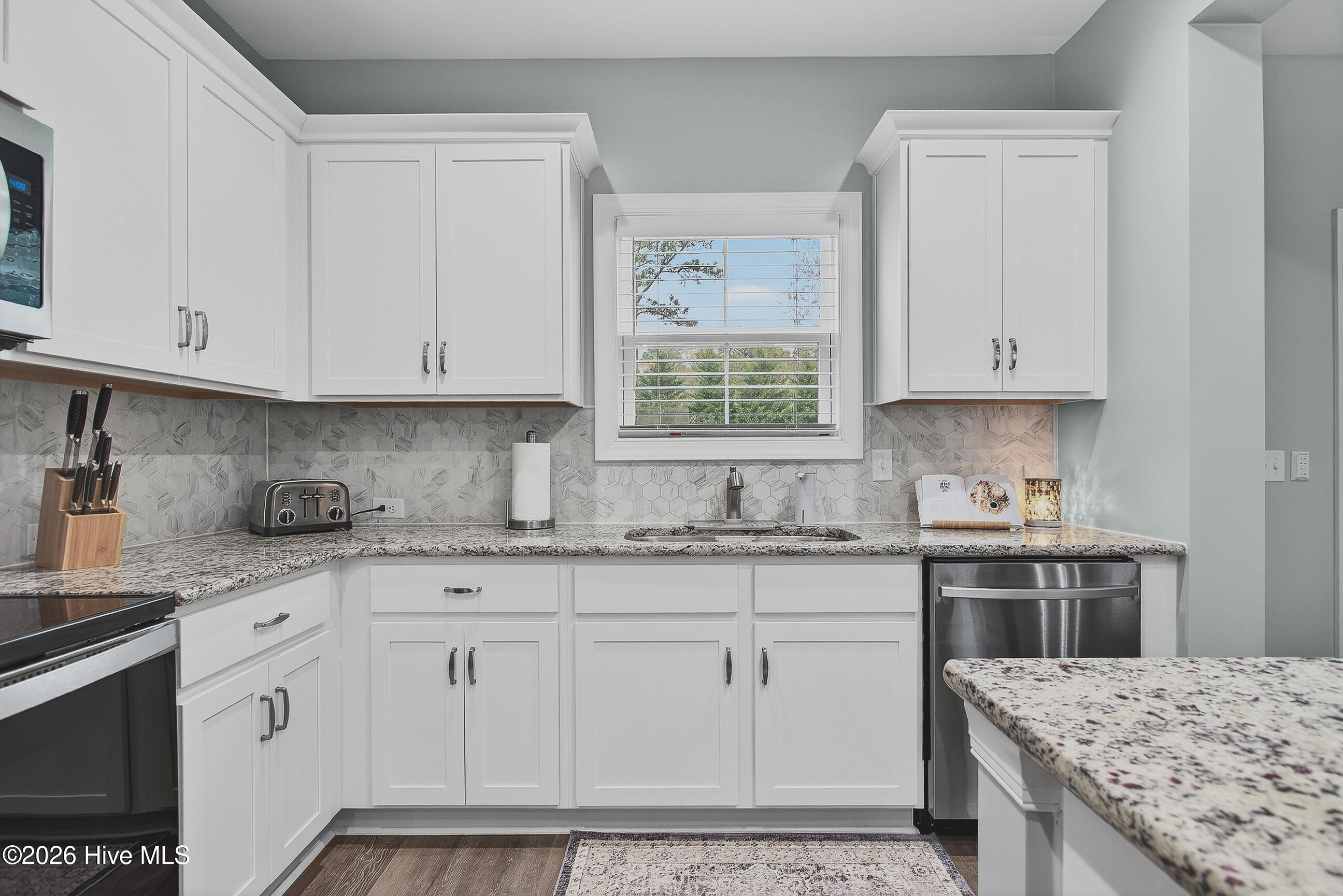 100563505 | Photo 14