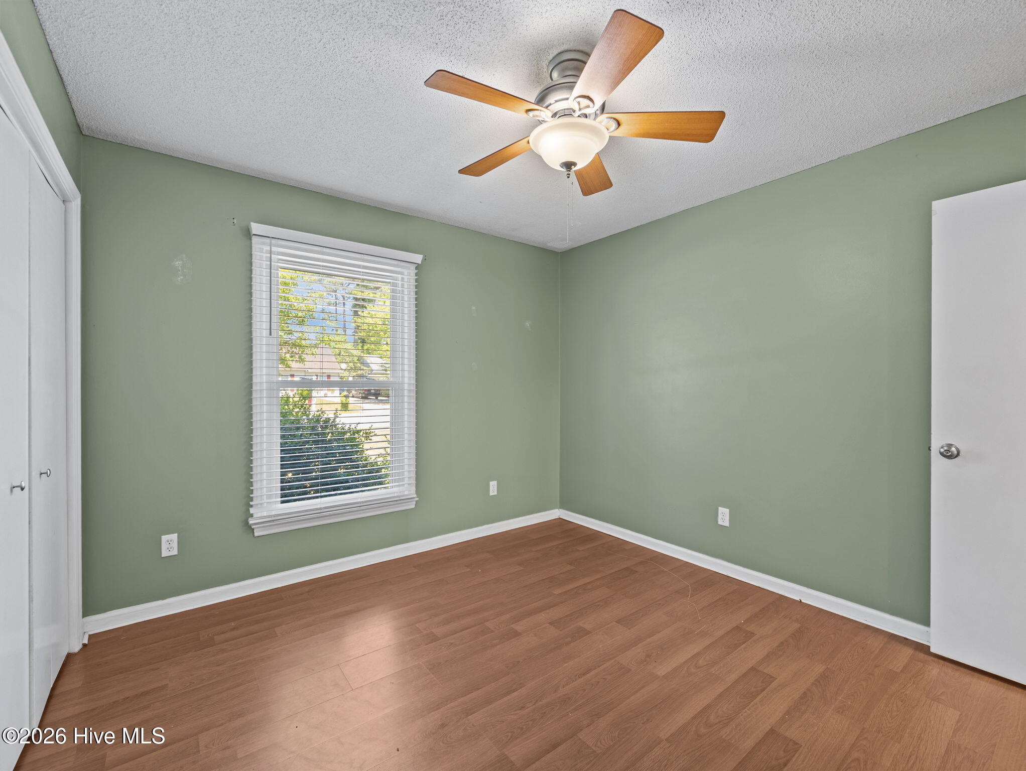 100567590 | Photo 25