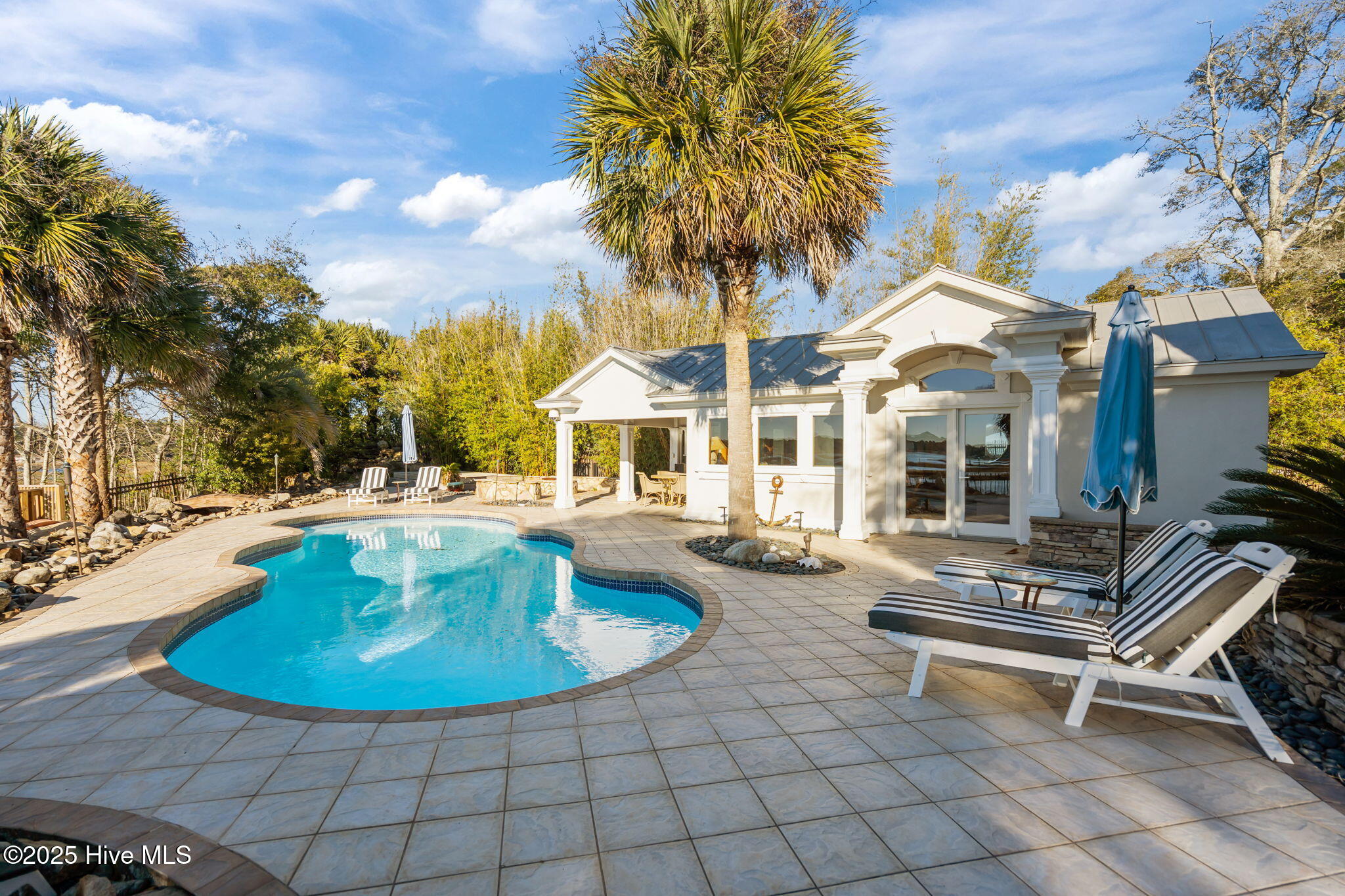 100547936 | Photo 74