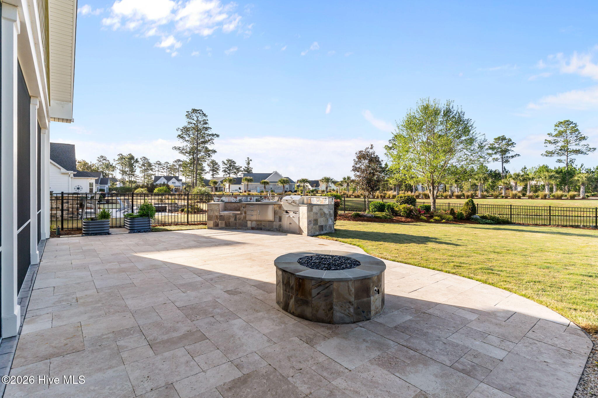 100566700 | Photo 37