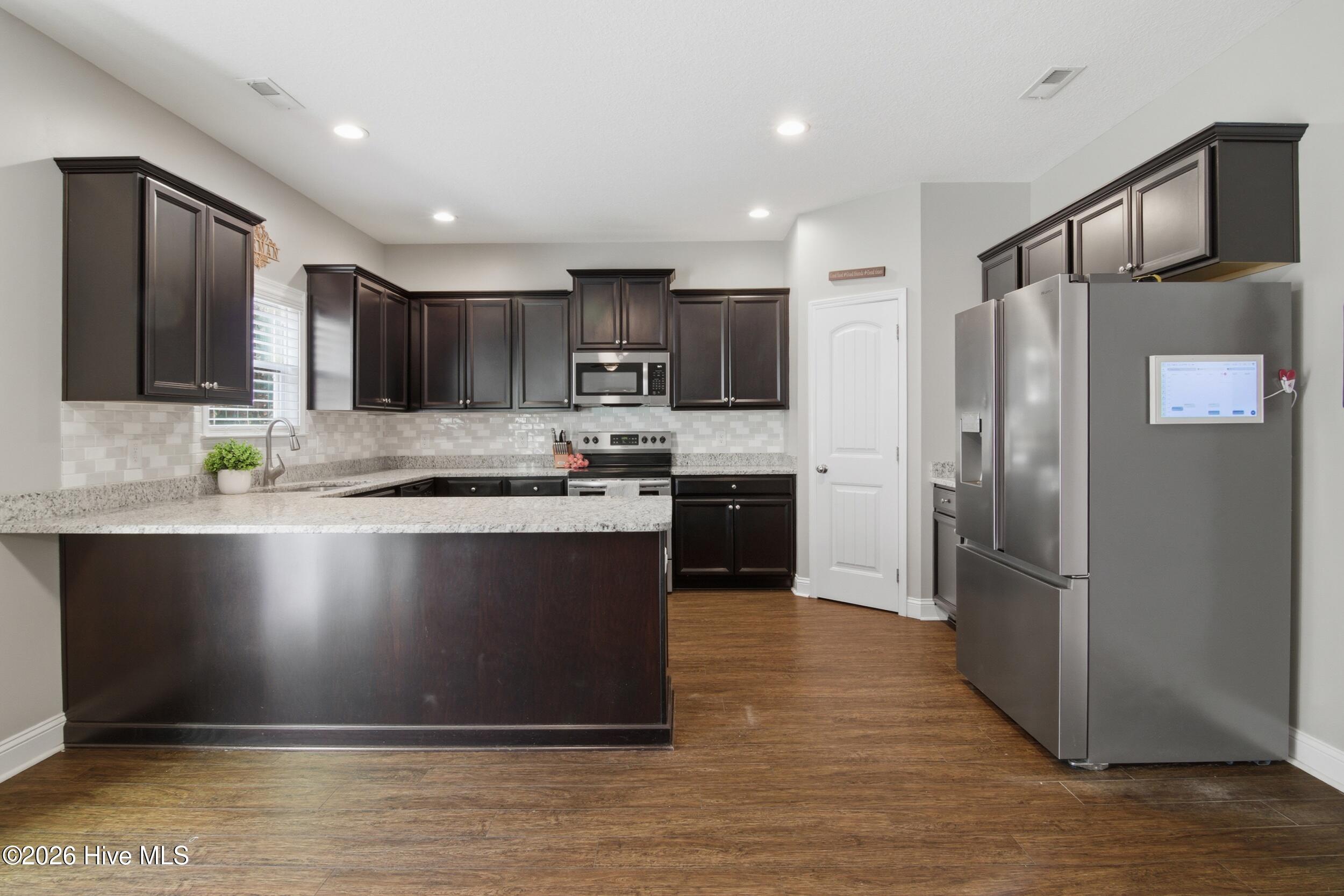 100552695 | Photo 23